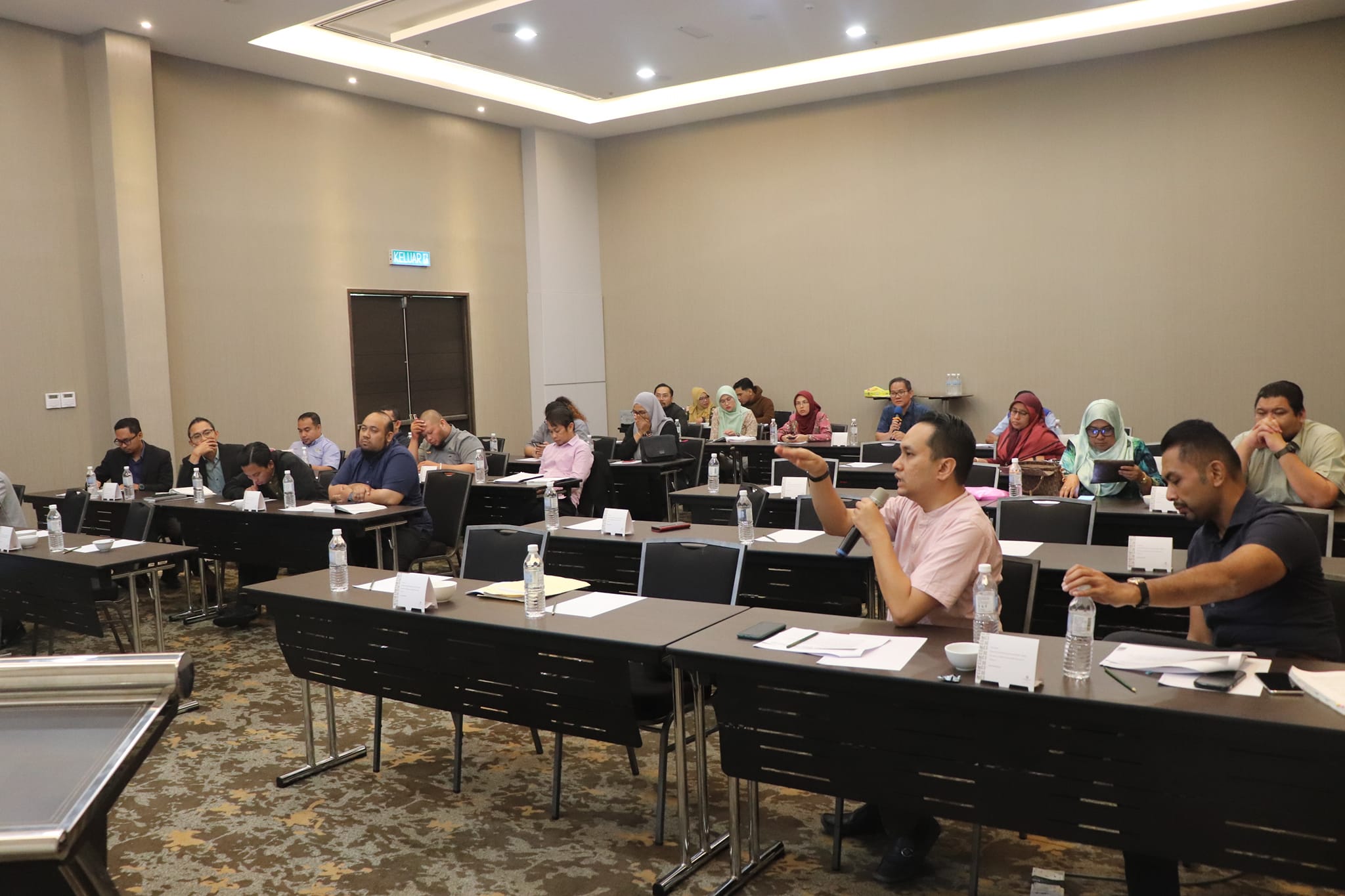 Majlis Penutup Bengkel Pemantapan Skim Kawalan dan Keselamatan Pangsapuri (ASSESS) Majlis Penutup Bengkel Pemantapan Skim Kawalan dan Keselamatan Pangsapuri (ASSESS) -Penyediaan Garis Panduan Peranan Pemaju Semasa Penyerahan Bangunan Kepada Badan Pen