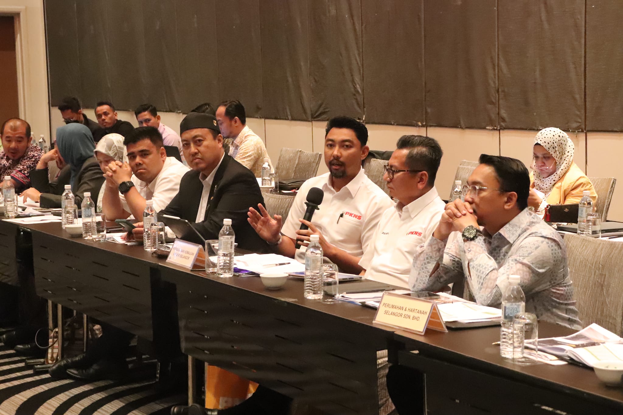 Mesyuarat Jawatankuasa Tetap (STANDCO) Perumahan & Kesejahteraan Bandar Negeri Selangor bil1/2023 Mesyuarat Jawatankuasa Tetap (STANDCO) Perumahan & Kesejahteraan Bandar Negeri Selangor bil1/2023 Tarikh: 16 - 17 Februari 2023 (Khamis-Jumaat) Tempat: