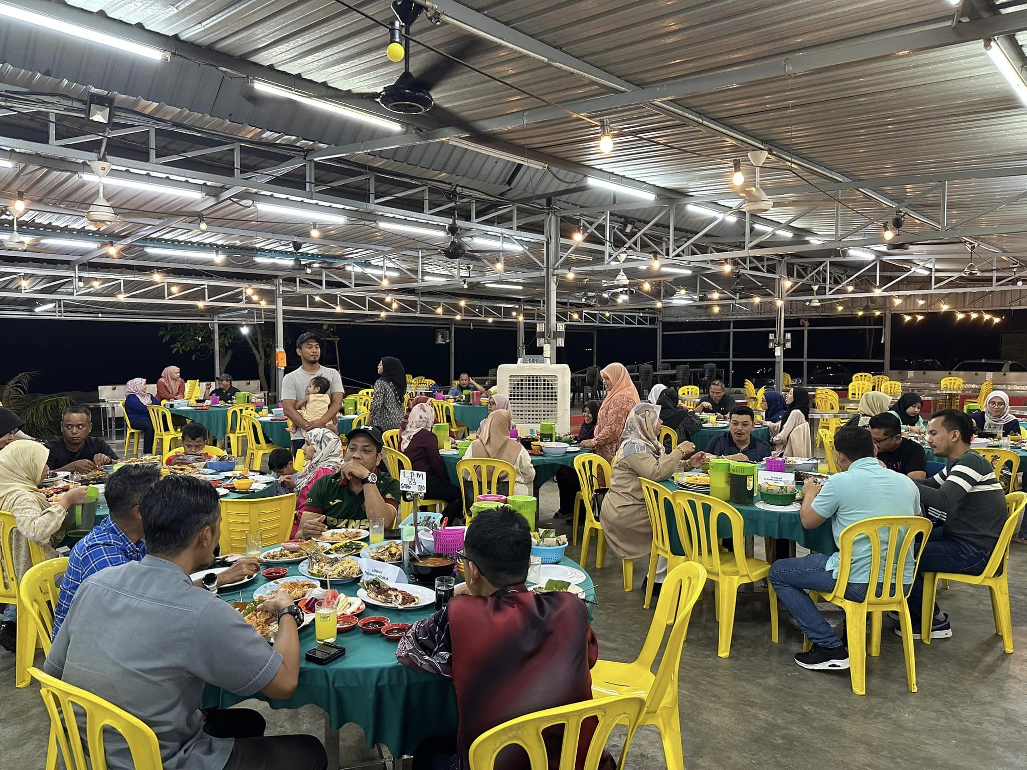 Sekitar Lawatan Tapak Projek Penswastaan (RMM) Sungai Petai, Daerah Alor Gajah, Melaka Sekitar Lawatan Tapak Projek Penswastaan (RMM) Sungai Petai, Daerah Alor Gajah, Melaka dan Majlis Makan Malam bersama Delegasi Kakitangan Lembaga Perumahan dan Har