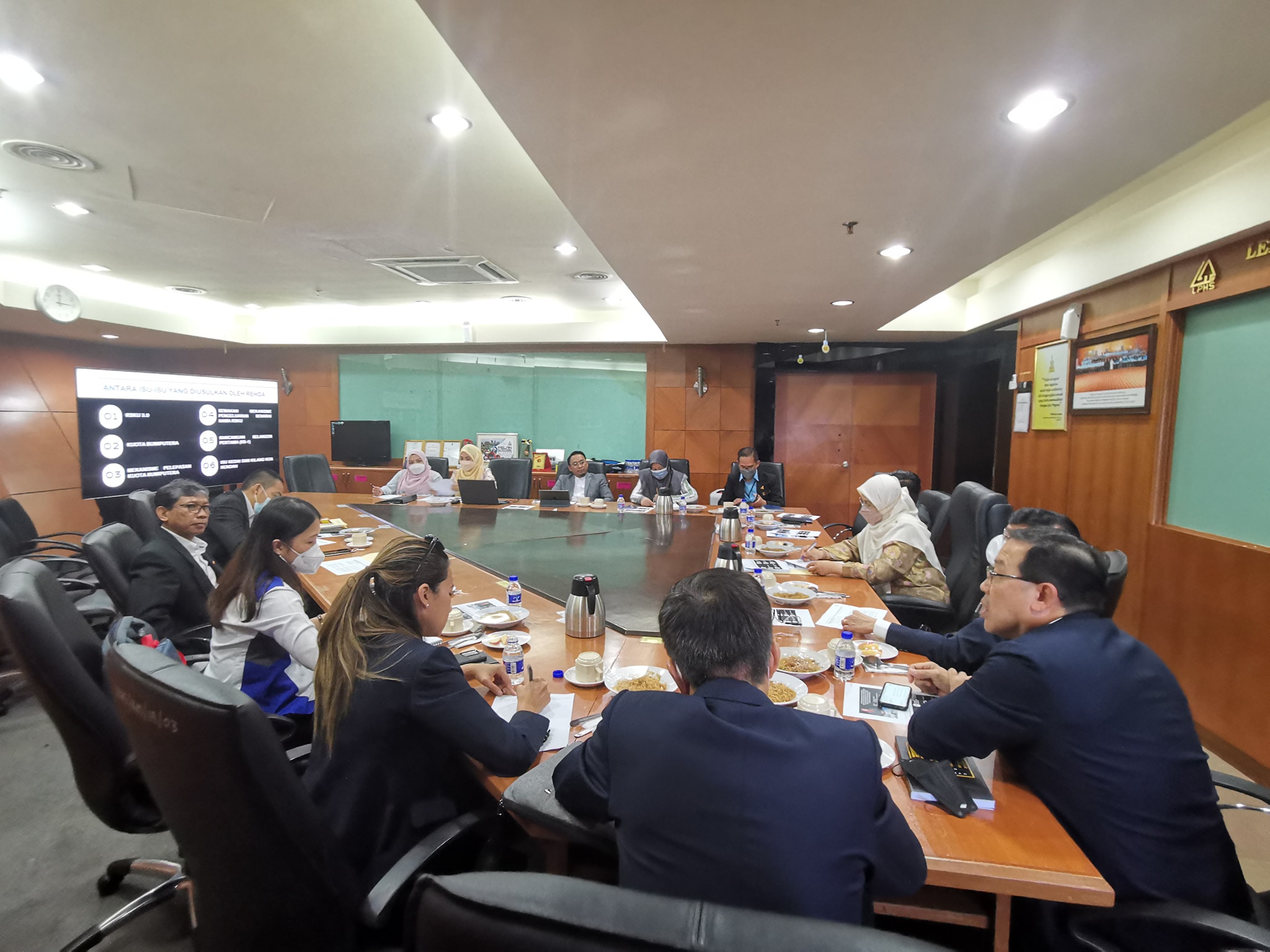PERBINCANGAN EXCO BERSAMA REHDA SESI PERBINCANGAN EXCO PERUMAHAN, KESEJAHTERAAN BANDAR DAN PEMBANGUNAN USAHAWAN BERSAMA PERSATUAN PEMAJU HARTANAH DAN PERUMAHAN MALAYSIA CAWANGAN SELANGOR (REHDA)