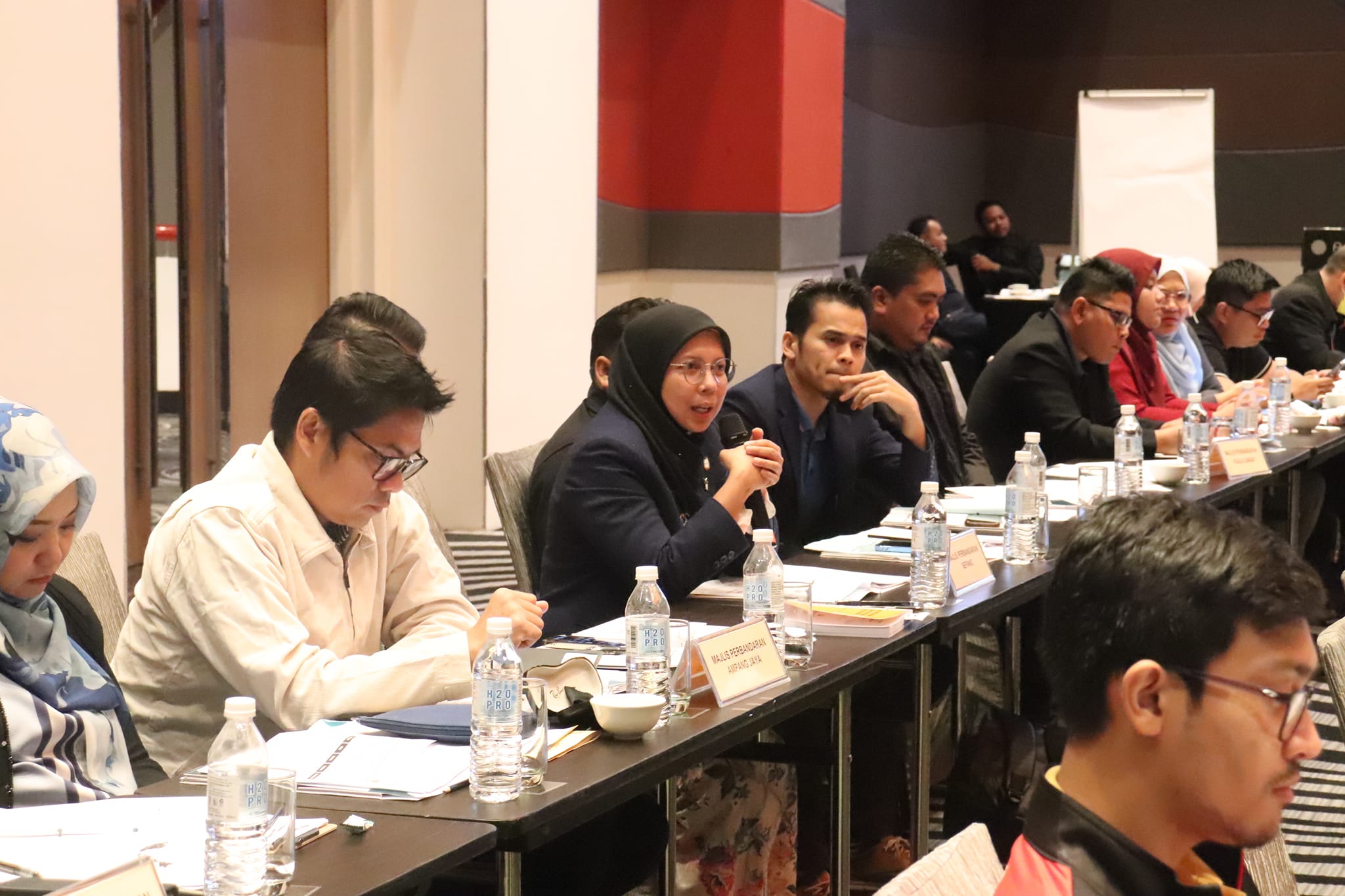 Mesyuarat Jawatankuasa Tetap (STANDCO) Perumahan & Kesejahteraan Bandar Negeri Selangor bil1/2023 Mesyuarat Jawatankuasa Tetap (STANDCO) Perumahan & Kesejahteraan Bandar Negeri Selangor bil1/2023 Tarikh: 16 - 17 Februari 2023 (Khamis-Jumaat) Tempat: