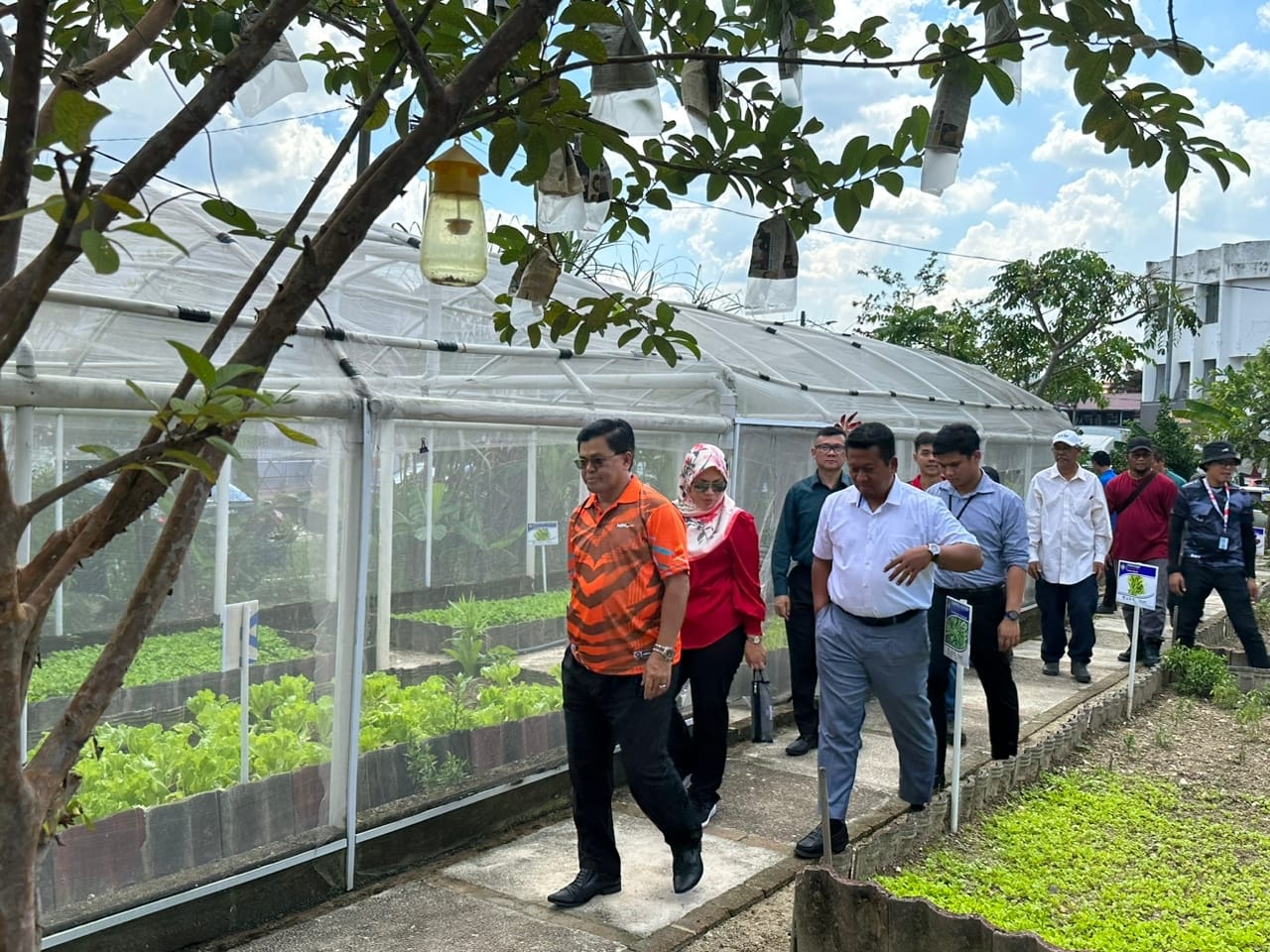 JEMPUTAN SEBAGAI JURI PERTANDINGAN KEBUN KOMUNITI MAJLIS PERBANDARAN AMPANG JAYA TAHUN 2023 JEMPUTAN SEBAGAI JURI PERTANDINGAN KEBUN KOMUNITI MAJLIS PERBANDARAN AMPANG JAYA TAHUN 2023 TARIKH: 10 JANUARI 2023 - 19 JANUARI 2023 MASA: 9.00 PAGI - 2.00 P