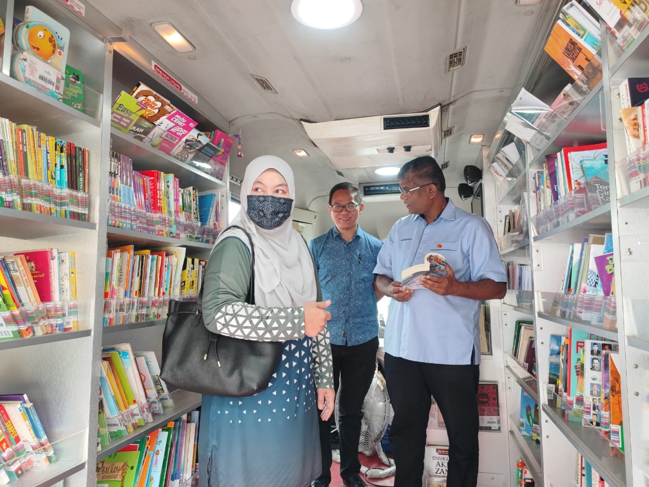 Majlis Perasmian Kitar Strata Majlis Perasmian Kitar Strata Tarikh : 21 Ogos 2022 (Ahad) Masa : 8.00 pagi - 12 tghr Tempat : Perkarangan Pejabat Perbadanan TBN MC1, Blok 6 Flat Proton Shah Alam Anjuran : Perbadanan Pebgurusan MC1 dengan kerjasama LPH