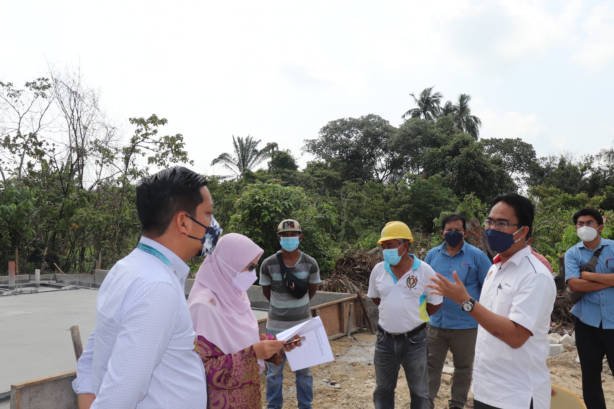 Lawatan Turun Padang Baikpulih Rumah Mangsa Banjir LAWATAN TURUN PADANG BAIKPULIH RUMAH MANGSA BANJIR DAERAH KLANG BERSAMA YANG BERHORMAT PUAN RODZIAH BINTI ISMAIL EXCO PERUMAHAN, KESEJAHTERAAN BANDAR DAN PEMBANGUNAN USAHAWAN NEGERI SELANGOR