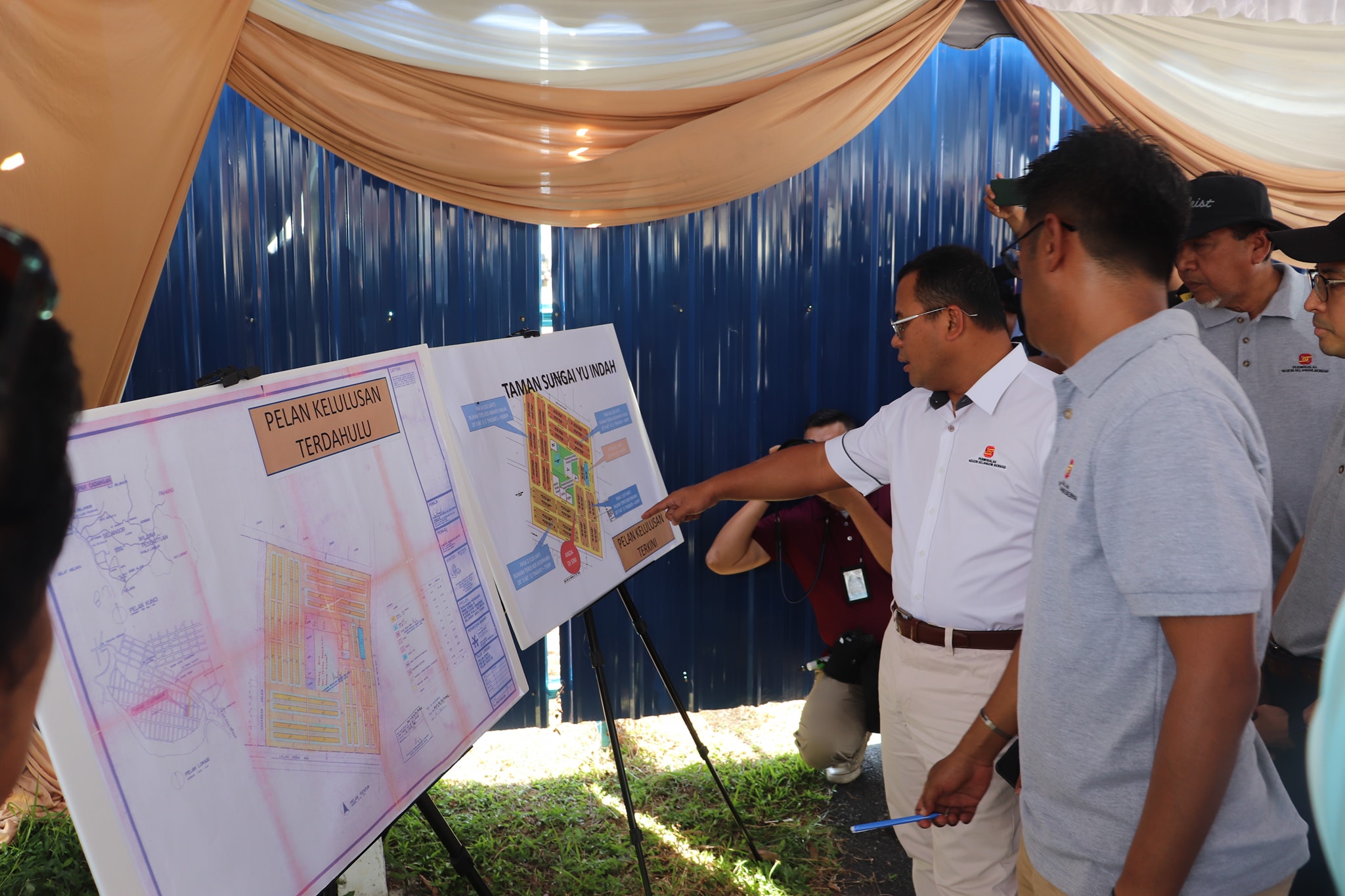 MAJLIS PENYERAHAN KUNCI RUMAH KOS RENDAH PROJEK TAMAN SUNGAI YU INDAH MAJLIS PENYERAHAN KUNCI RUMAH KOS RENDAH PROJEK TAMAN SUNGAI YU INDAH MUKIM HUJUNG PERMATANG KUALA SELANGOR DISEMPURNAKAN OLEH: Y.A.B DATO' SERI AMIRUDIN SHARI DATO MENTERI BESAR S