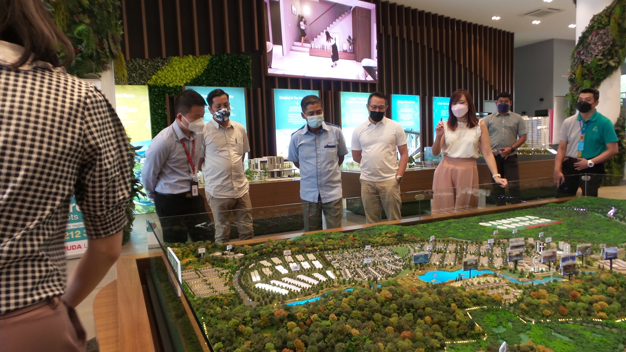 Lawatan Tapak Pengarah Eksekutif LPHS Di Gamuda Gardens LAWATAN TAPAK PENGARAH EKSEKUTIF LPHS BAGI PEMANTAUAN PEMBANGUNAN PANGSAPURI PERKHIDMATAN MAMPU MILIK DAN RUMAH SELANGORKU DI GAMUDA GARDENS, MUKIM RAWANG DAERAH GOMBAK