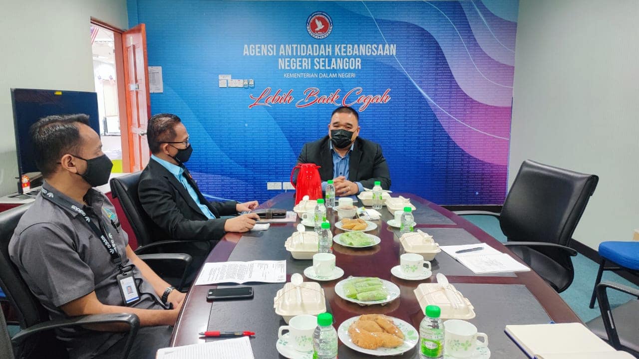 Sesi Taklimat Dan Perbincangan Bersama Pengarah Agensi Anti Dadah Kebangsaan Negeri Selangor SESI TAKLIMAT DAN PERBINCANGAN BERSAMA PENGARAH AGENSI ANTI DADAH KEBANGSAAN NEGERI SELANGOR -Sesi ini bertujuan bagi melihat potensi kerjasama antara LPHS d