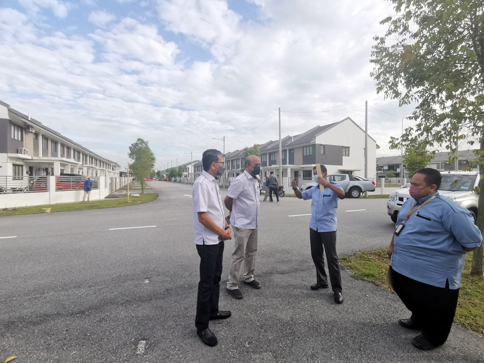 Lawatan tapak bersama Pengarah Eksekutif Lawatan tapak bersama Pengarah Eksekutif ke 67 unit rumah yg telah siap dibina oleh Tetuan Kelana Kualiti Sdn. Bhd. (Glomac) di Saujana Perdana, Saujana Utama, Mukim Ijok