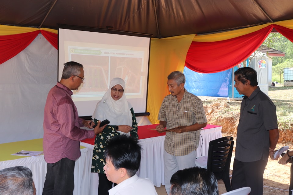 LAWATAN TAPAK PROJEK TERBENGKALAI PEMBESARAN KAMPUNG KOSKAN LAWATAN TAPAK PROJEK TERBENGKALAI PEMBESARAN KAMPUNG KOSKAN, BANDAR SERENDAH, DAERAH HULU SELANGOR BERSAMA YB EXCO PERUMAHAN, KESEJAHTERAAN BANDAR DAN PEMBANGUNAN USAHAWAN NEGERI SELANGOR TA