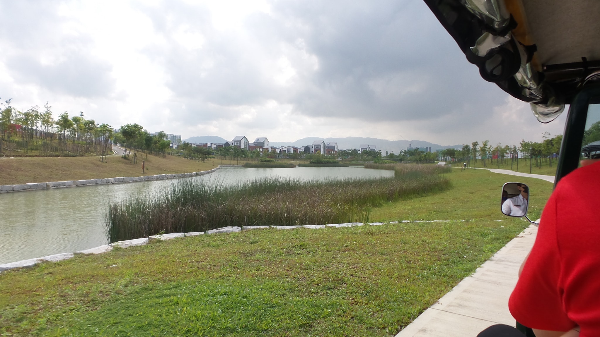 Lawatan Tapak Pengarah Eksekutif LPHS Di Gamuda Gardens LAWATAN TAPAK PENGARAH EKSEKUTIF LPHS BAGI PEMANTAUAN PEMBANGUNAN PANGSAPURI PERKHIDMATAN MAMPU MILIK DAN RUMAH SELANGORKU DI GAMUDA GARDENS, MUKIM RAWANG DAERAH GOMBAK