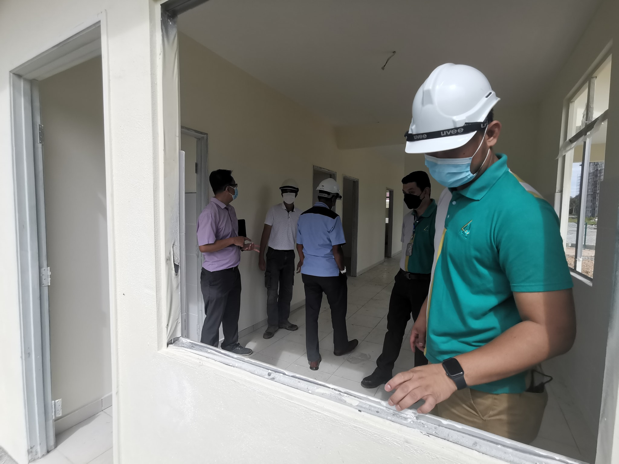Lawatan Tapak Pengarah Eksekutif LPHS Di Mukim Morib LAWATAN TAPAK PENGARAH EKSEKUTIF LPHS BAGI PEMANTAUAN PEMBANGUNAN PANGSAPURI RUMAH SELANGORKU MORIB ANGGUN DAN RUMAH TERES SELANGORKU 1 TINGKAT 20' X 60' DI MUKIM MORIB, DAERAH KUALA LANGAT TARIKH: