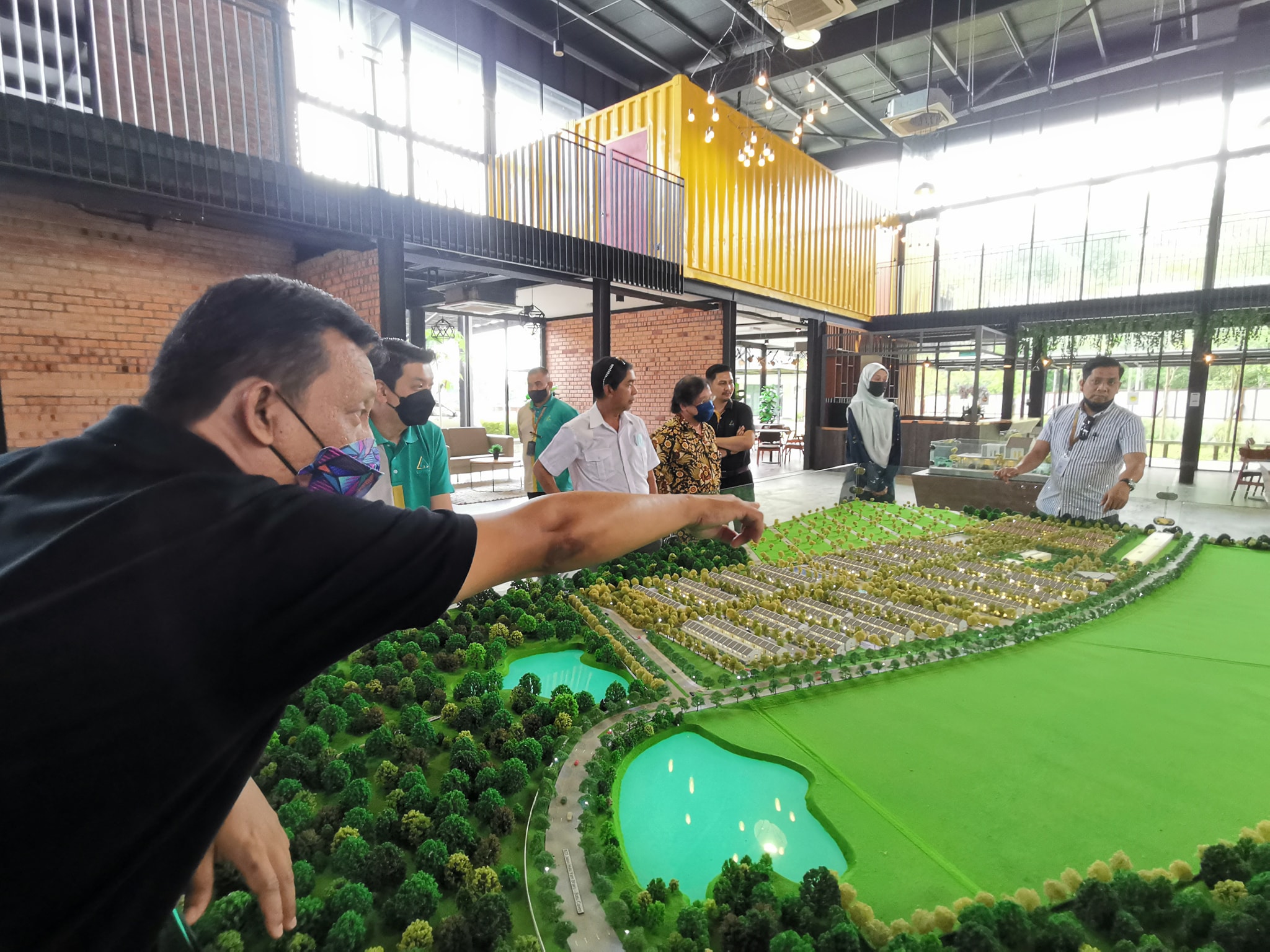 LAWATAN TAPAK BERSAMA PENGARAH EKSEKUTIF LPHS DI DAERAH HULU SELANGOR TARIKH: 2 JUN 2022 (KHAMIS) MASA: 12.00 TENGAHARI TAPAK PROJEK: RUMAH SELANGORKU JENIS B (RUMAH BANDAR 18' X 62') DAN RUMAH SELANGORKU / PPAM (RUMAH TERES 1 1/2 TINGKAT 20' X 55' &