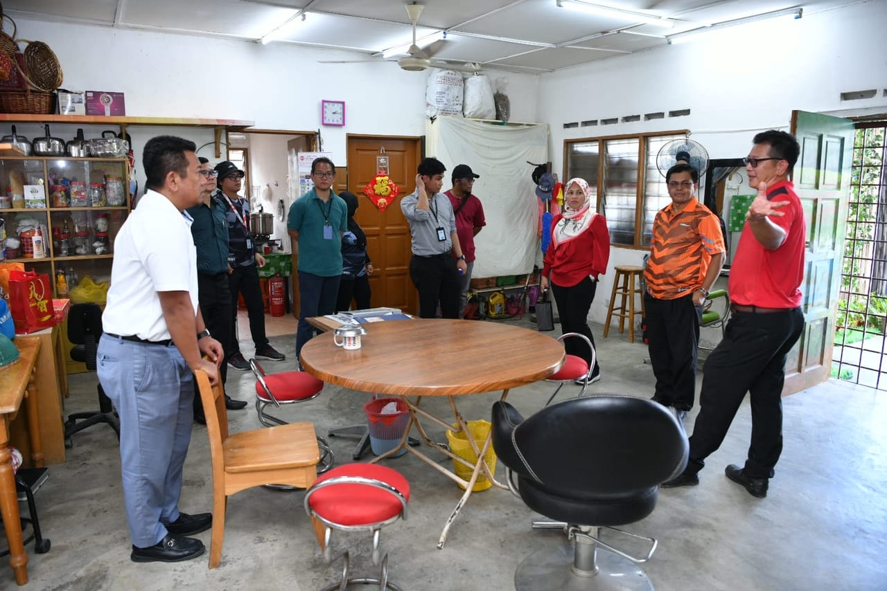JEMPUTAN SEBAGAI JURI PERTANDINGAN KEBUN KOMUNITI MAJLIS PERBANDARAN AMPANG JAYA TAHUN 2023 JEMPUTAN SEBAGAI JURI PERTANDINGAN KEBUN KOMUNITI MAJLIS PERBANDARAN AMPANG JAYA TAHUN 2023 TARIKH: 10 JANUARI 2023 - 19 JANUARI 2023 MASA: 9.00 PAGI - 2.00 P