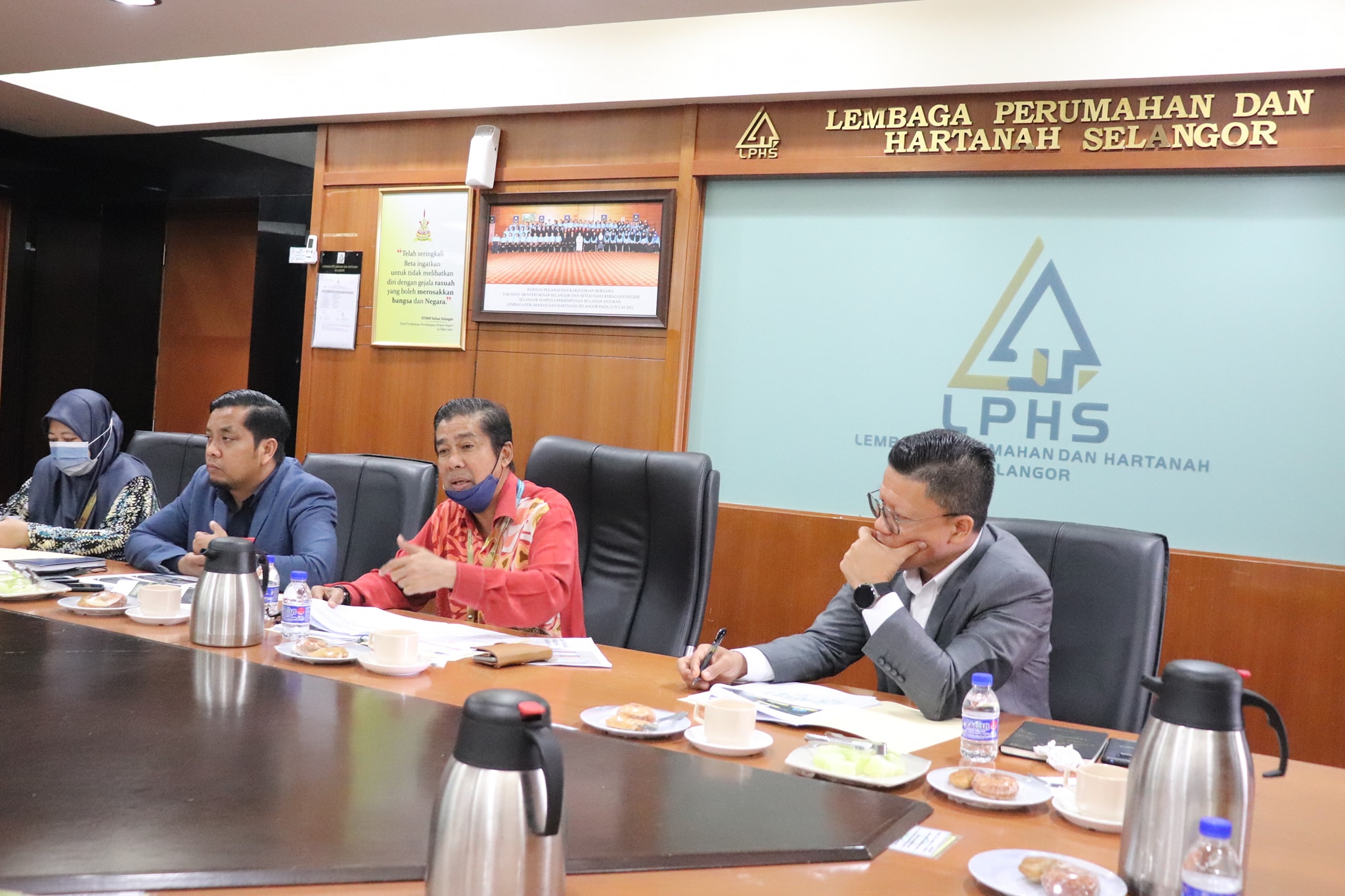 LAWATAN KERJA LEMBAGA PERUMAHAN DAN HARTANAH PERAK (LPHP) KE LPHS TARIKH: 23 JUN 2022 (KHAMIS) MASA: 10.00 PAGI TEMPAT: BILIK MESYUARAT ALAMANDA, LPHS