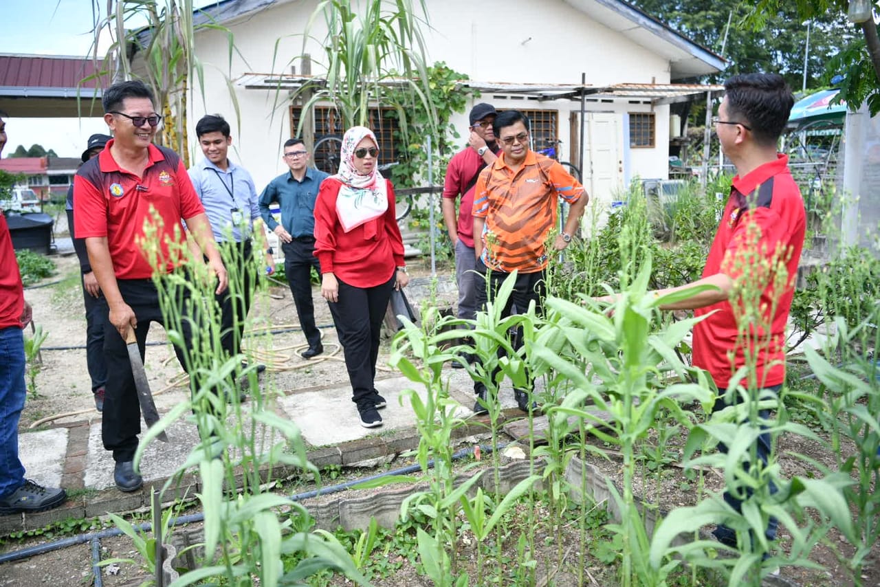 JEMPUTAN SEBAGAI JURI PERTANDINGAN KEBUN KOMUNITI MAJLIS PERBANDARAN AMPANG JAYA TAHUN 2023 JEMPUTAN SEBAGAI JURI PERTANDINGAN KEBUN KOMUNITI MAJLIS PERBANDARAN AMPANG JAYA TAHUN 2023 TARIKH: 10 JANUARI 2023 - 19 JANUARI 2023 MASA: 9.00 PAGI - 2.00 P