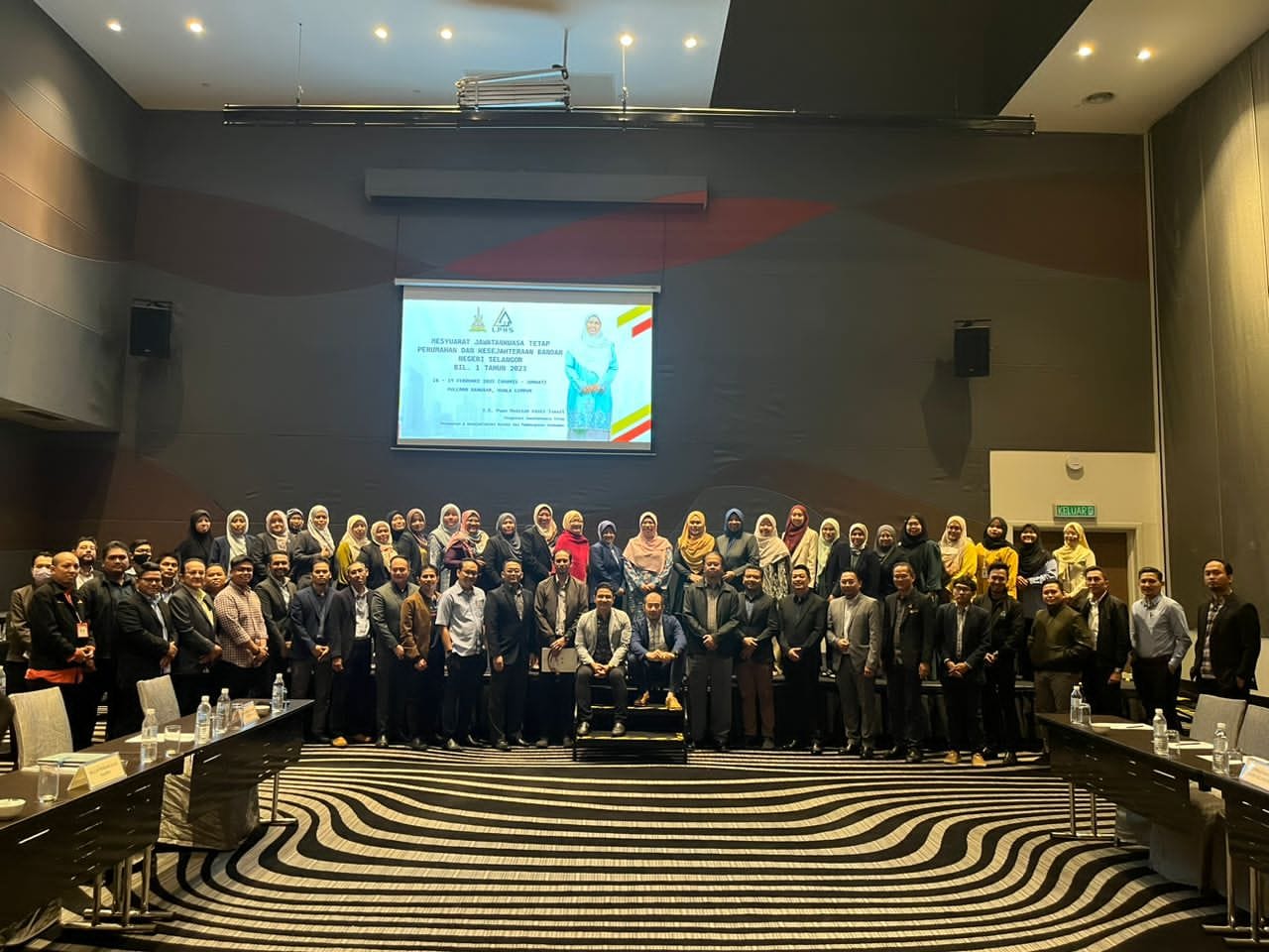 Mesyuarat Jawatankuasa Tetap (STANDCO) Perumahan & Kesejahteraan Bandar Negeri Selangor bil1/2023 Mesyuarat Jawatankuasa Tetap (STANDCO) Perumahan & Kesejahteraan Bandar Negeri Selangor bil1/2023 Tarikh: 16 - 17 Februari 2023 (Khamis-Jumaat) Tempat:
