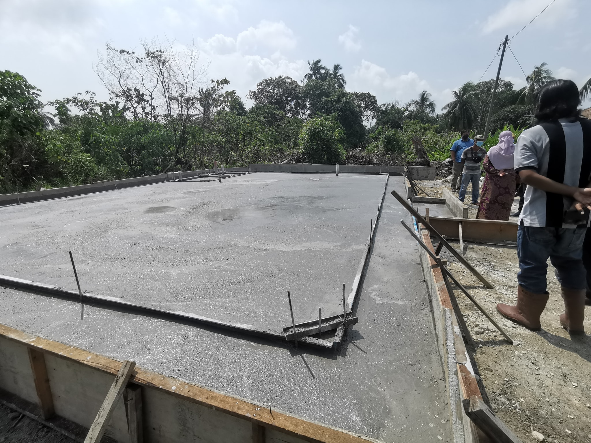 Lawatan Turun Padang Baikpulih Rumah Mangsa Banjir LAWATAN TURUN PADANG BAIKPULIH RUMAH MANGSA BANJIR DAERAH KLANG BERSAMA YANG BERHORMAT PUAN RODZIAH BINTI ISMAIL EXCO PERUMAHAN, KESEJAHTERAAN BANDAR DAN PEMBANGUNAN USAHAWAN NEGERI SELANGOR