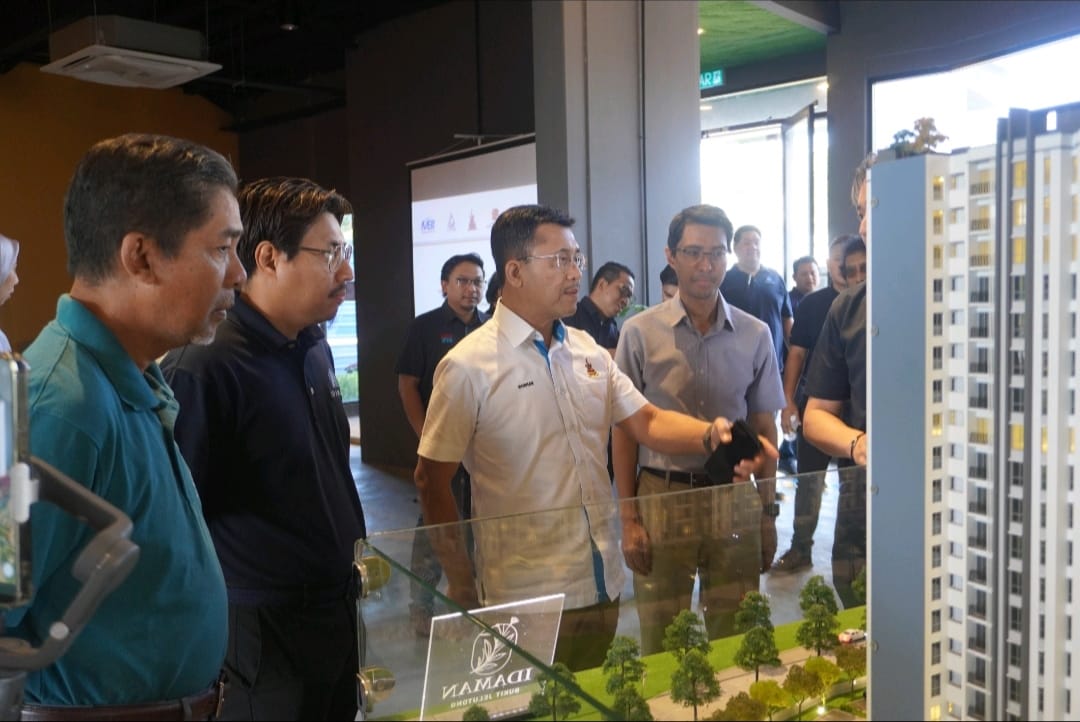 Lawatan tapak Projek Idaman Bukit Jelutong Sekitar lawatan tapak Projek Idaman Bukit Jelutong di bawah seliaan PNSB Construction Sdn.Bhd. bersama rakan usahasama, Nadi Cergas Development Sdn. Bhd. pada 7 November 2023 (Selasa) bertempat di Galeri Jua