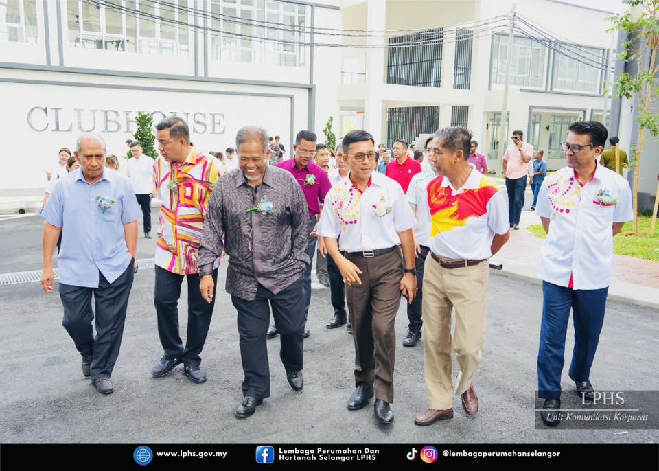 MAJLIS MENANDATANGANI MEMORANDUM PERSEFAHAMAN & SIMBOLIK PENYERAHAN KUNCI PROJEK SELANGORKU OLEANDER MAJLIS MENANDATANGANI MEMORANDUM PERSEFAHAMAN & SIMBOLIK PENYERAHAN KUNCI PROJEK SELANGORKU OLEANDER