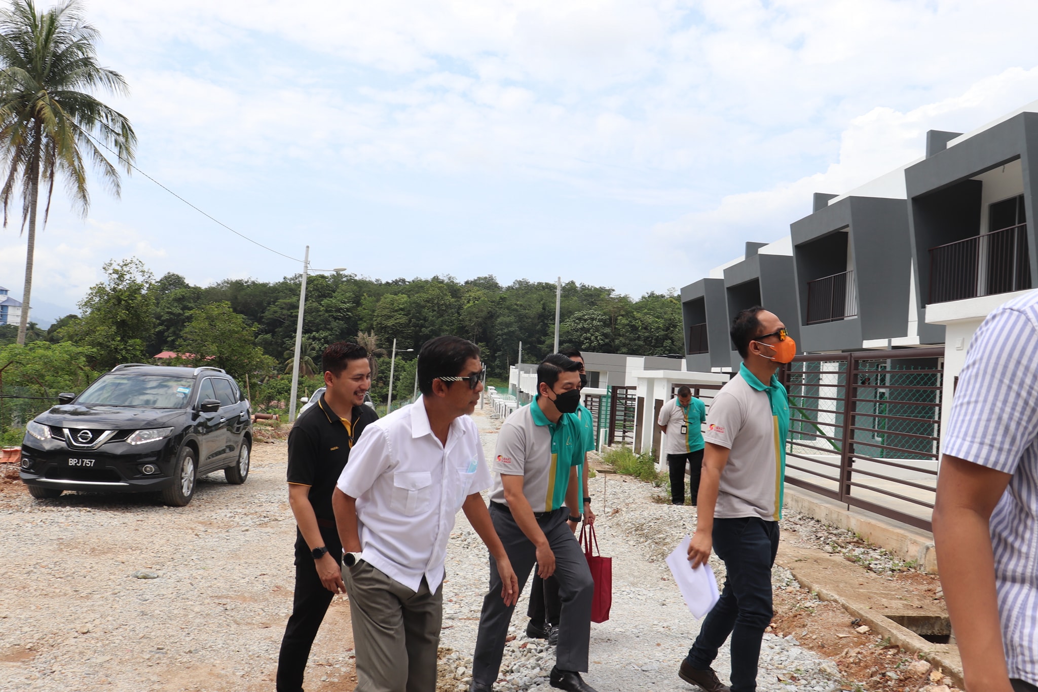 LAWATAN TAPAK BERSAMA PENGARAH EKSEKUTIF LPHS DI DAERAH HULU SELANGOR TARIKH: 2 JUN 2022 (KHAMIS) MASA: 10.00 PAGI TAPAK PROJEK: RUMAH SELANGORKU JENIS C (TERES 2 TINGKAT (15' X 55) DAN JENIS D (TERES 2 TINGKAT (20' X 60') TAMAN PINGGIRAN KKB, SEKSYE
