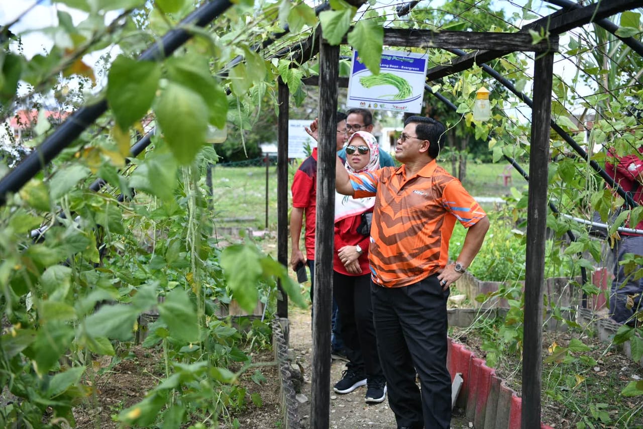JEMPUTAN SEBAGAI JURI PERTANDINGAN KEBUN KOMUNITI MAJLIS PERBANDARAN AMPANG JAYA TAHUN 2023 JEMPUTAN SEBAGAI JURI PERTANDINGAN KEBUN KOMUNITI MAJLIS PERBANDARAN AMPANG JAYA TAHUN 2023 TARIKH: 10 JANUARI 2023 - 19 JANUARI 2023 MASA: 9.00 PAGI - 2.00 P