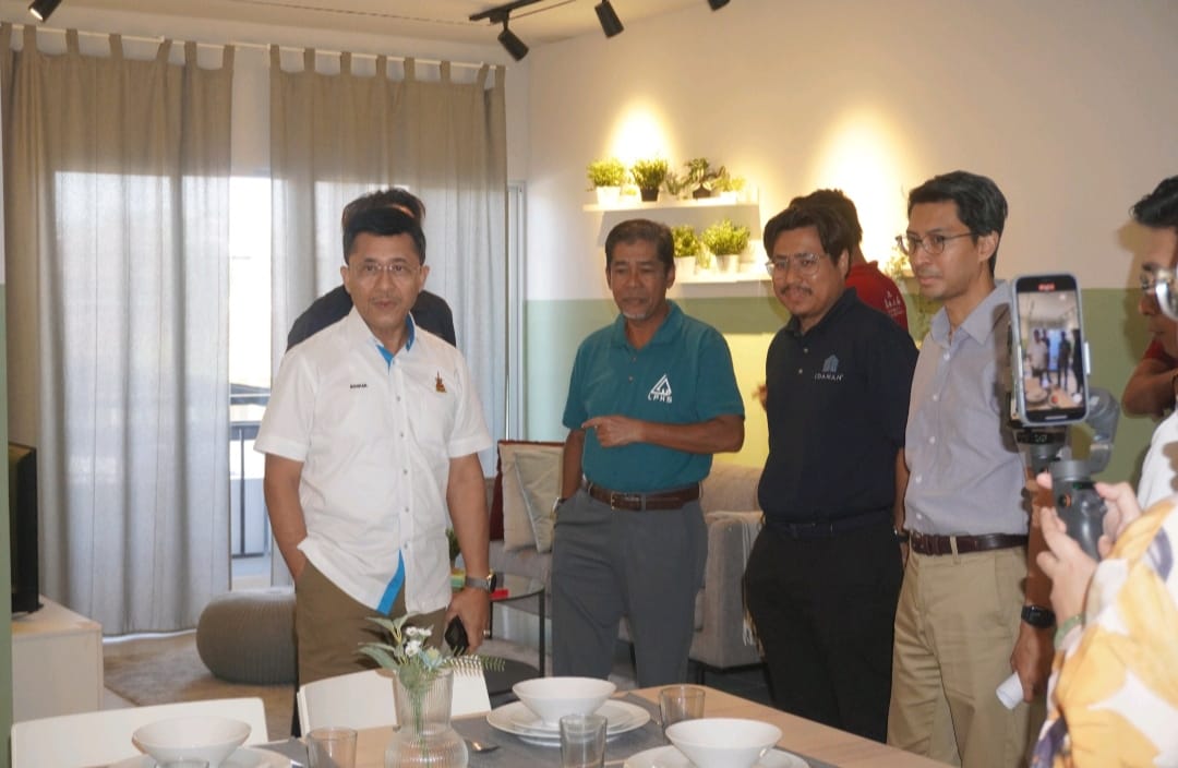 Lawatan tapak Projek Idaman Bukit Jelutong Sekitar lawatan tapak Projek Idaman Bukit Jelutong di bawah seliaan PNSB Construction Sdn.Bhd. bersama rakan usahasama, Nadi Cergas Development Sdn. Bhd. pada 7 November 2023 (Selasa) bertempat di Galeri Jua