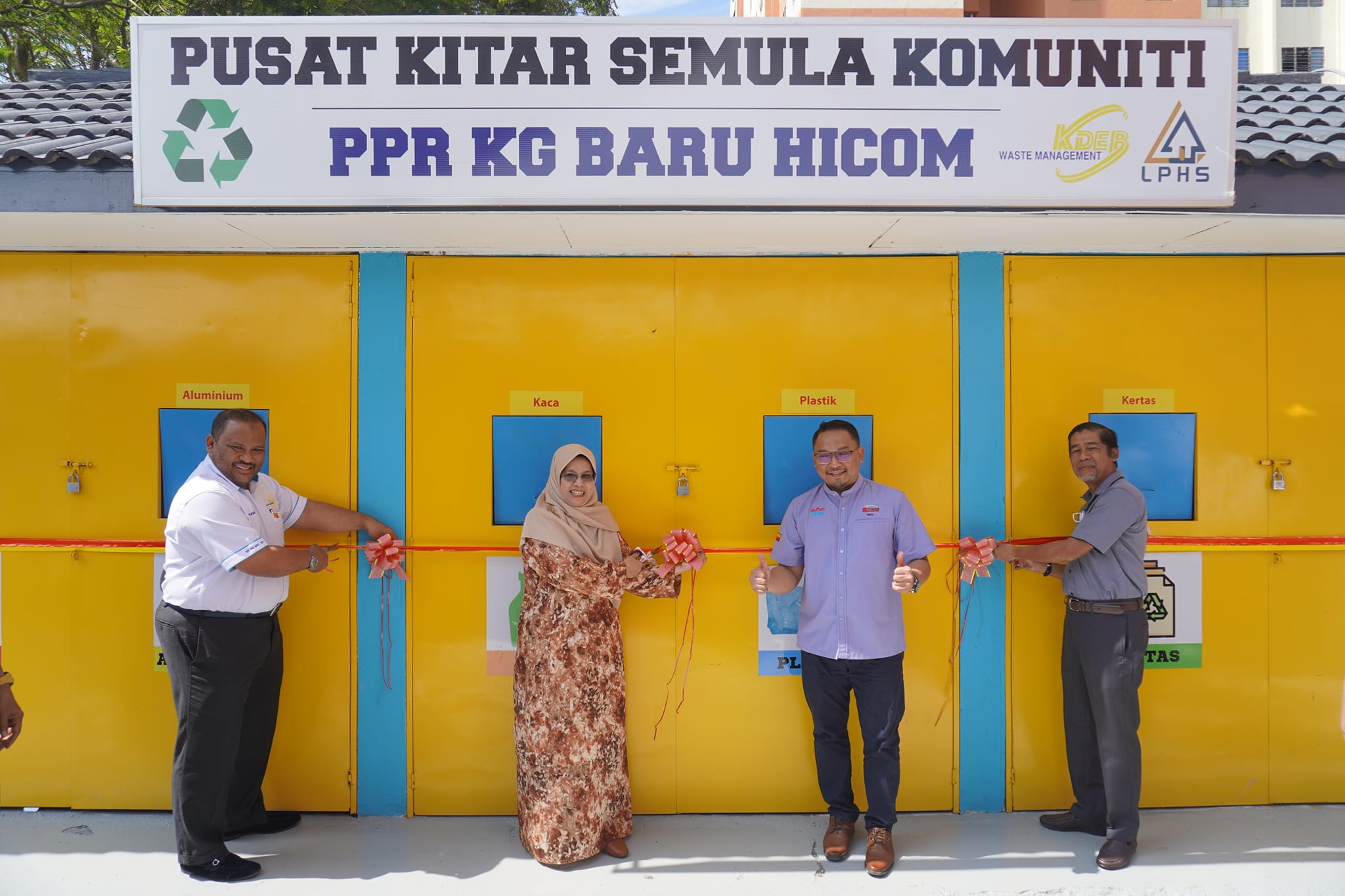 MAJLIS PERASMIAN PUSAT KITAR SEMULA PPR KAMPUNG BARU HICOM MASA: 11.00 PAGI BERTEMPAT: BLOK B, PPR HICOM DISEMPURNAKAN OLEH: Y. B. PUAN RODZIAH BINTI ISMAIL EXCO PERUMAHAN, KESEJAHTERAAN BANDAR DAN PEMBANGUNAN USAHAWAN NEGERI SELANGOR