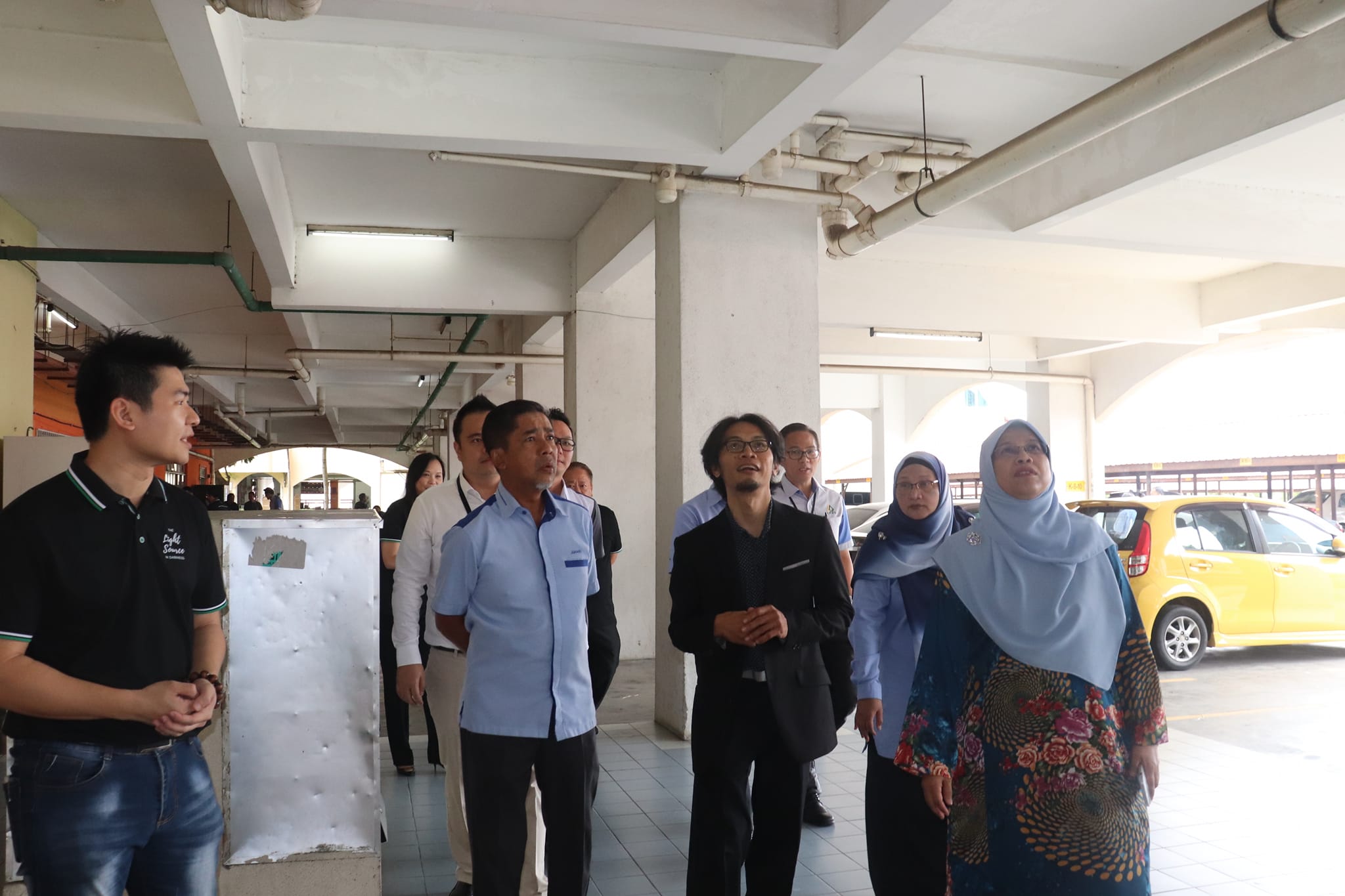 MAJLIS PELANCARAN PEMASANGAN LAMPU LED DI BAWAH PROGRAM INISIATIF BANGUNAN HIJAU MAJLIS PELANCARAN PEMASANGAN LAMPU LED DI BAWAH PROGRAM INISIATIF BANGUNAN HIJAU DI PANGSAPURI VISTA SERI PUTRA, BANDAR SERI PUTRA, KAJANG DISEMPURNAKAN OLEH: YB PUAN HA