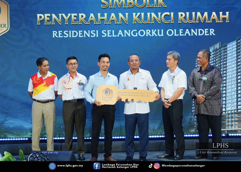 MAJLIS MENANDATANGANI MEMORANDUM PERSEFAHAMAN & SIMBOLIK PENYERAHAN KUNCI PROJEK SELANGORKU OLEANDER MAJLIS MENANDATANGANI MEMORANDUM PERSEFAHAMAN & SIMBOLIK PENYERAHAN KUNCI PROJEK SELANGORKU OLEANDER