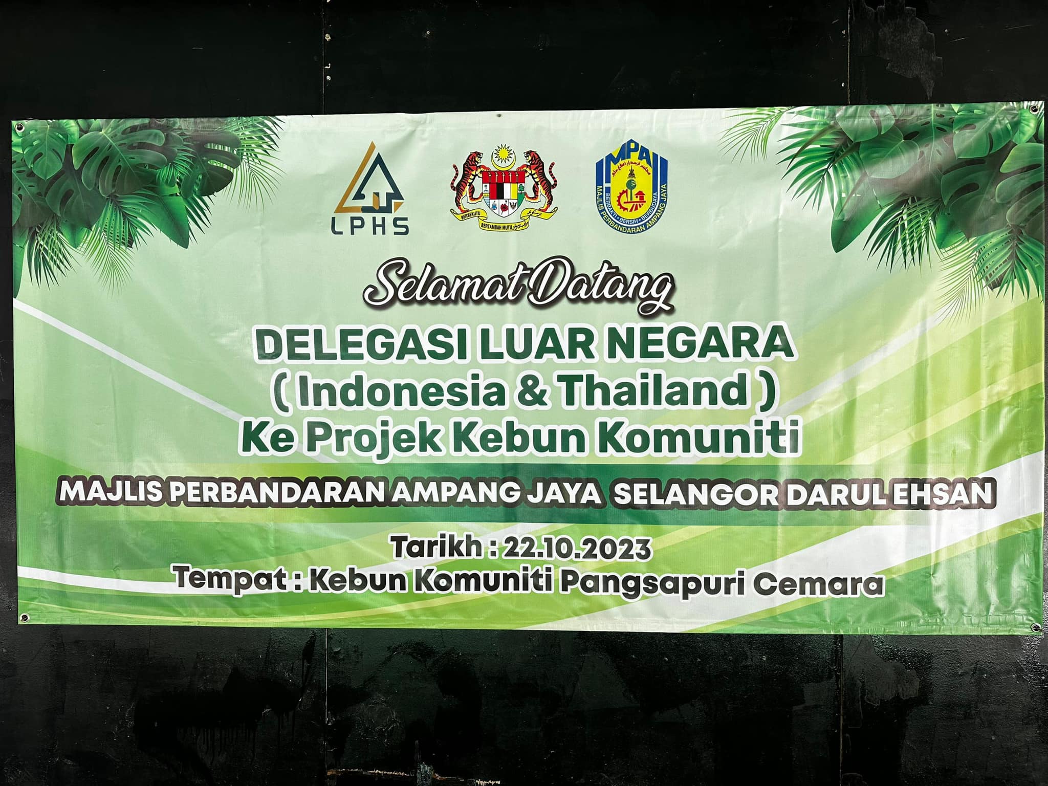 Lawatan Rasmi Delegasi Dari Thailand dan Indonesia Ke Projek Kebun Komuniti Program : Lawatan Rasmi Delegasi Dari Thailand dan Indonesia Ke Projek Kebun Komuniti MPAJ & Projek Ruang Komunal MBSJ Tarikh : 22 Oktober 2023 Tempat : Pangsapuri Cemara 1 &