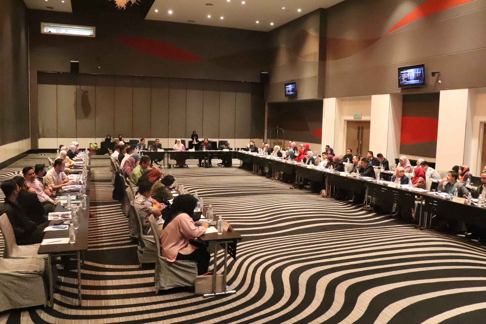 Mesyuarat Jawatankuasa Tetap (STANDCO) Perumahan & Kesejahteraan Bandar Negeri Selangor bil1/2023 Mesyuarat Jawatankuasa Tetap (STANDCO) Perumahan & Kesejahteraan Bandar Negeri Selangor bil1/2023 Tarikh: 16 - 17 Februari 2023 (Khamis-Jumaat) Tempat: