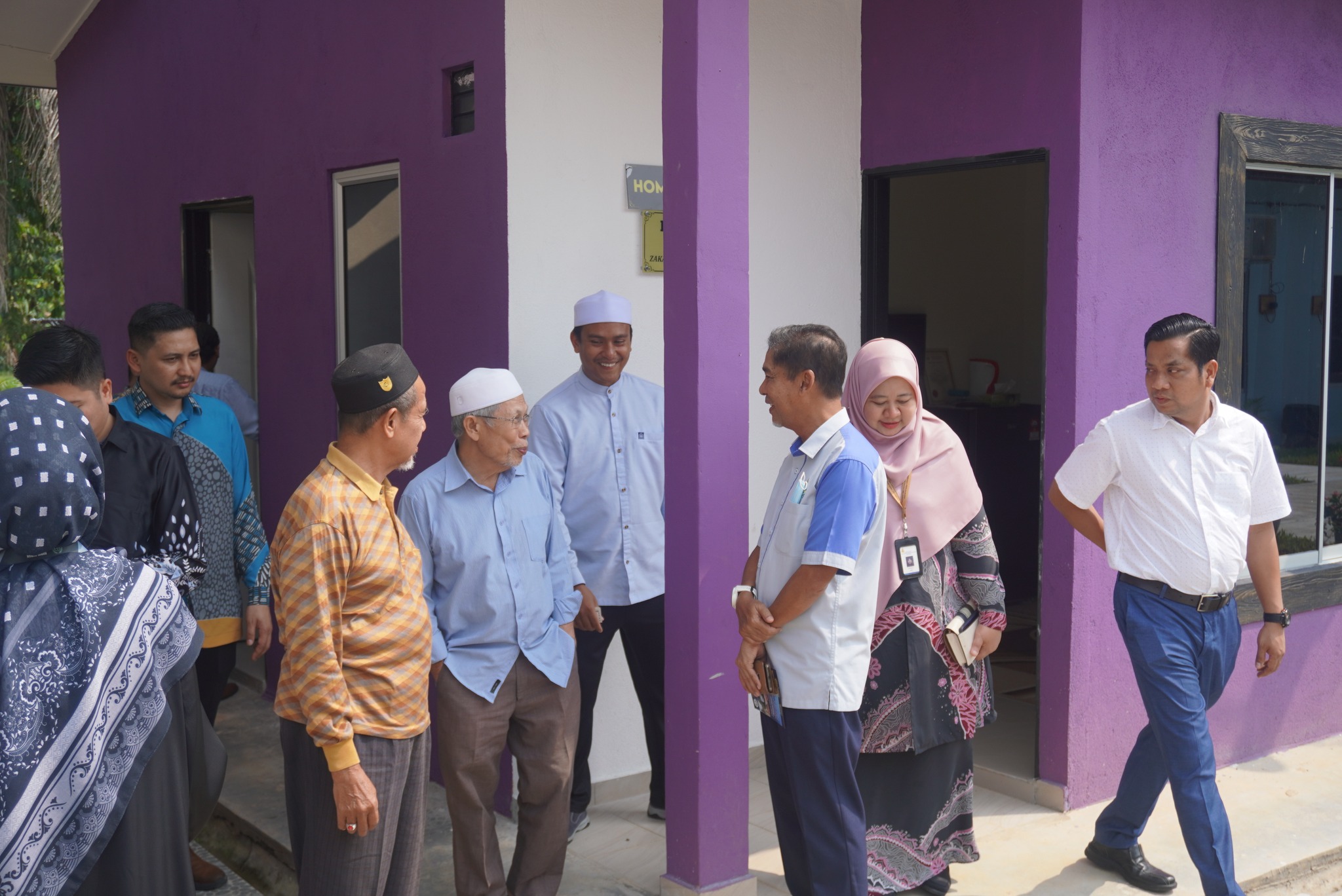 Majlis Penyerahan Komputer Terpakai LPHS Kepada Darul Quran Wal Hadith Majlis Penyerahan Komputer Terpakai LPHS Kepada Darul Quran Wal Hadith Bukit Badong, Kampung Bukit Badong, 45600 Bestari Jaya, Selangor Darul Ehsan