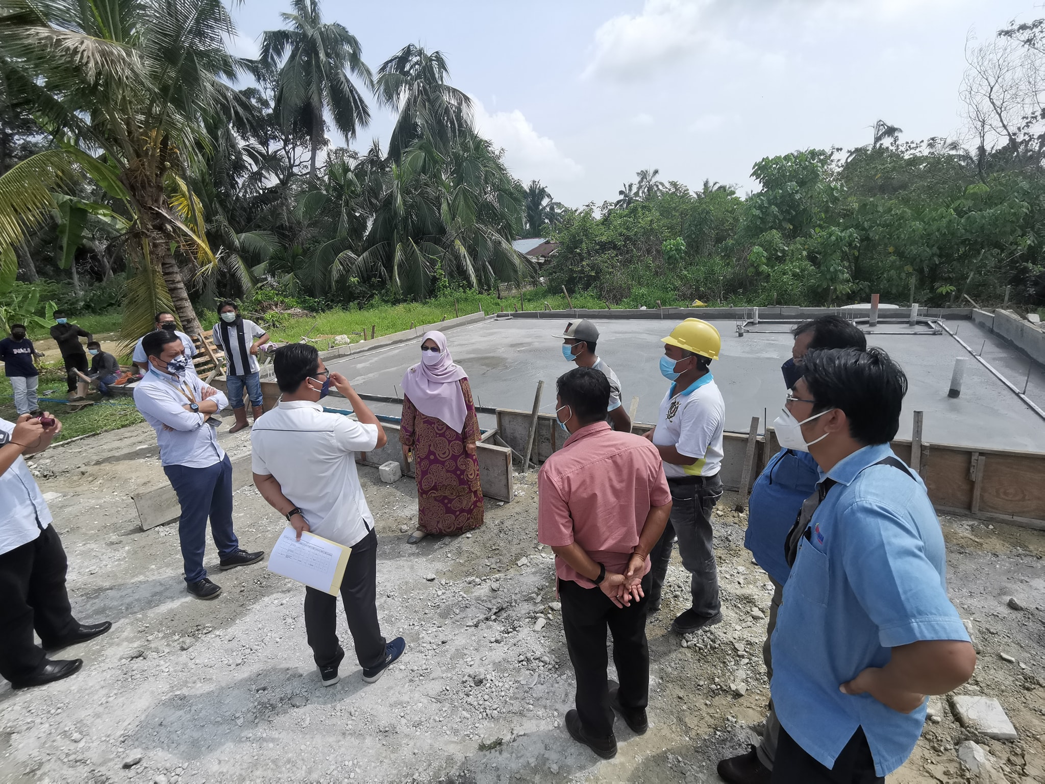 Lawatan Turun Padang Baikpulih Rumah Mangsa Banjir LAWATAN TURUN PADANG BAIKPULIH RUMAH MANGSA BANJIR DAERAH KLANG BERSAMA YANG BERHORMAT PUAN RODZIAH BINTI ISMAIL EXCO PERUMAHAN, KESEJAHTERAAN BANDAR DAN PEMBANGUNAN USAHAWAN NEGERI SELANGOR