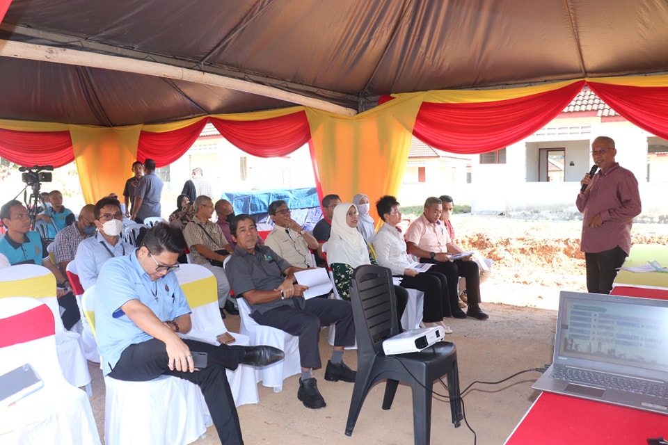 LAWATAN TAPAK PROJEK TERBENGKALAI PEMBESARAN KAMPUNG KOSKAN LAWATAN TAPAK PROJEK TERBENGKALAI PEMBESARAN KAMPUNG KOSKAN, BANDAR SERENDAH, DAERAH HULU SELANGOR BERSAMA YB EXCO PERUMAHAN, KESEJAHTERAAN BANDAR DAN PEMBANGUNAN USAHAWAN NEGERI SELANGOR TA
