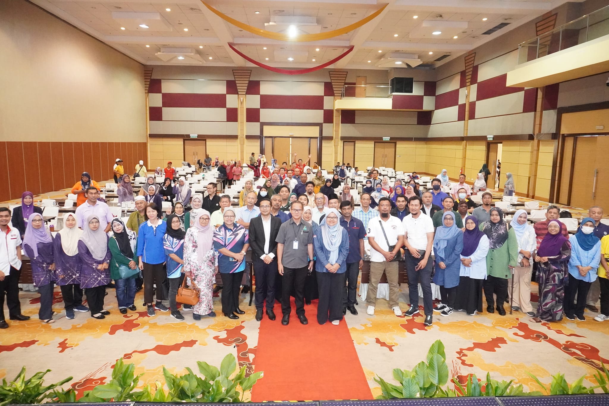 SEMINAR DAN LATIHAN PERTANIAN PESERTA LAMAN HIJAU STRATA 2.0 NEGERI SELANGOR MASA: 8.30 PAGI HINGGA 6.00 PETANG TEMPAT: SHAH ALAM CONVENTION CENTRE (SACC) PERASMIAN PENUTUP OLEH: Y.B. PUAN RODZIAH BINTI ISMAIL EXCO PERUMAHAN, KESEJAHTERAAN BANDAR DAN