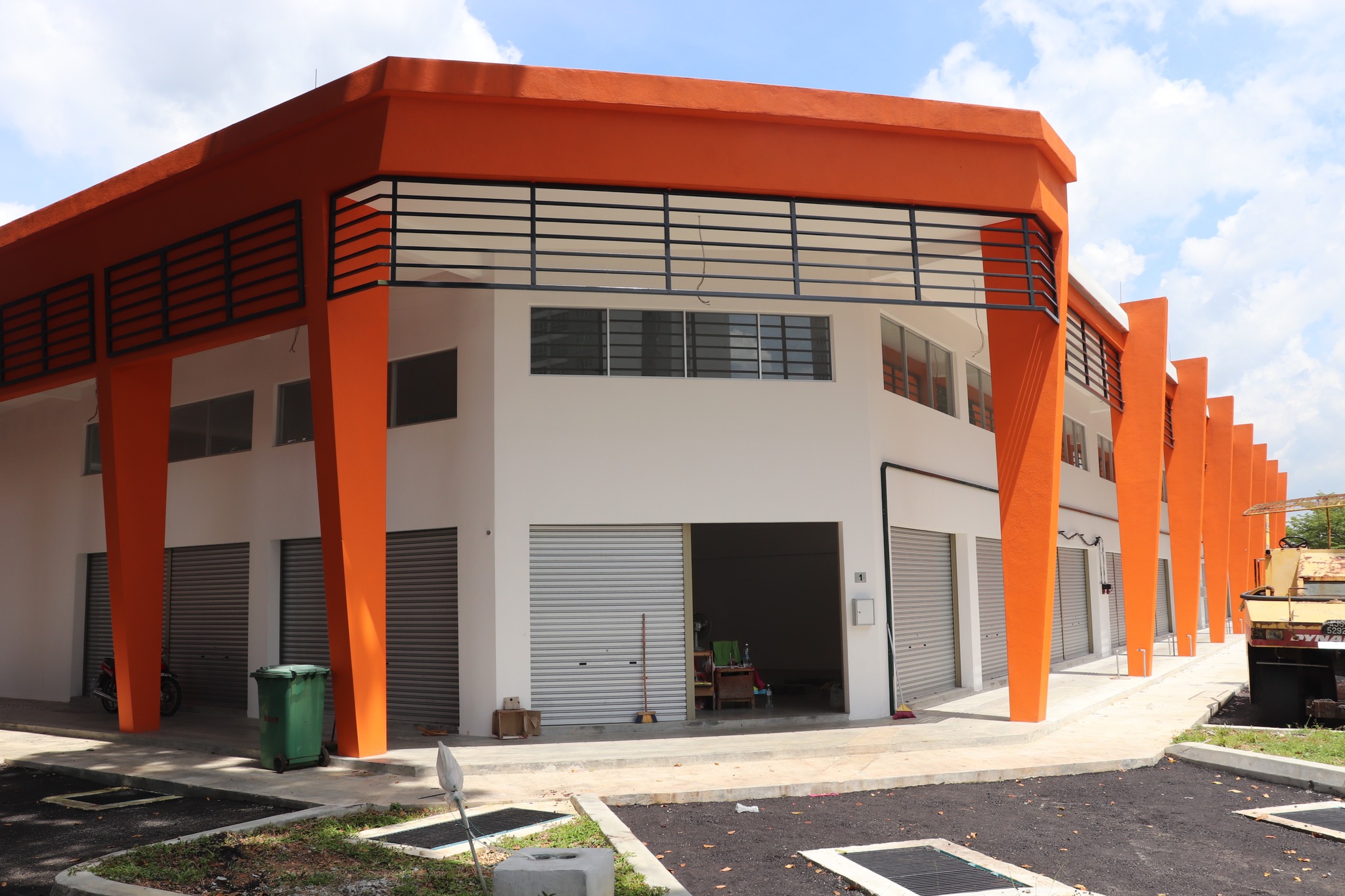 LAWATAN TAPAK BERSAMA PENGARAH EKSEKUTIF LPHS BAGI PROJEK KEDAI MAMPU MILIK TAMAN PUCHONG UTAMA LAWATAN TAPAK BERSAMA PENGARAH EKSEKUTIF LPHS BAGI PROJEK KEDAI MAMPU MILIK TAMAN PUCHONG UTAMA OLEH TETUAN HILLCREST GARDENS SDN. BHD. TARIKH: 9 NOVEMBER