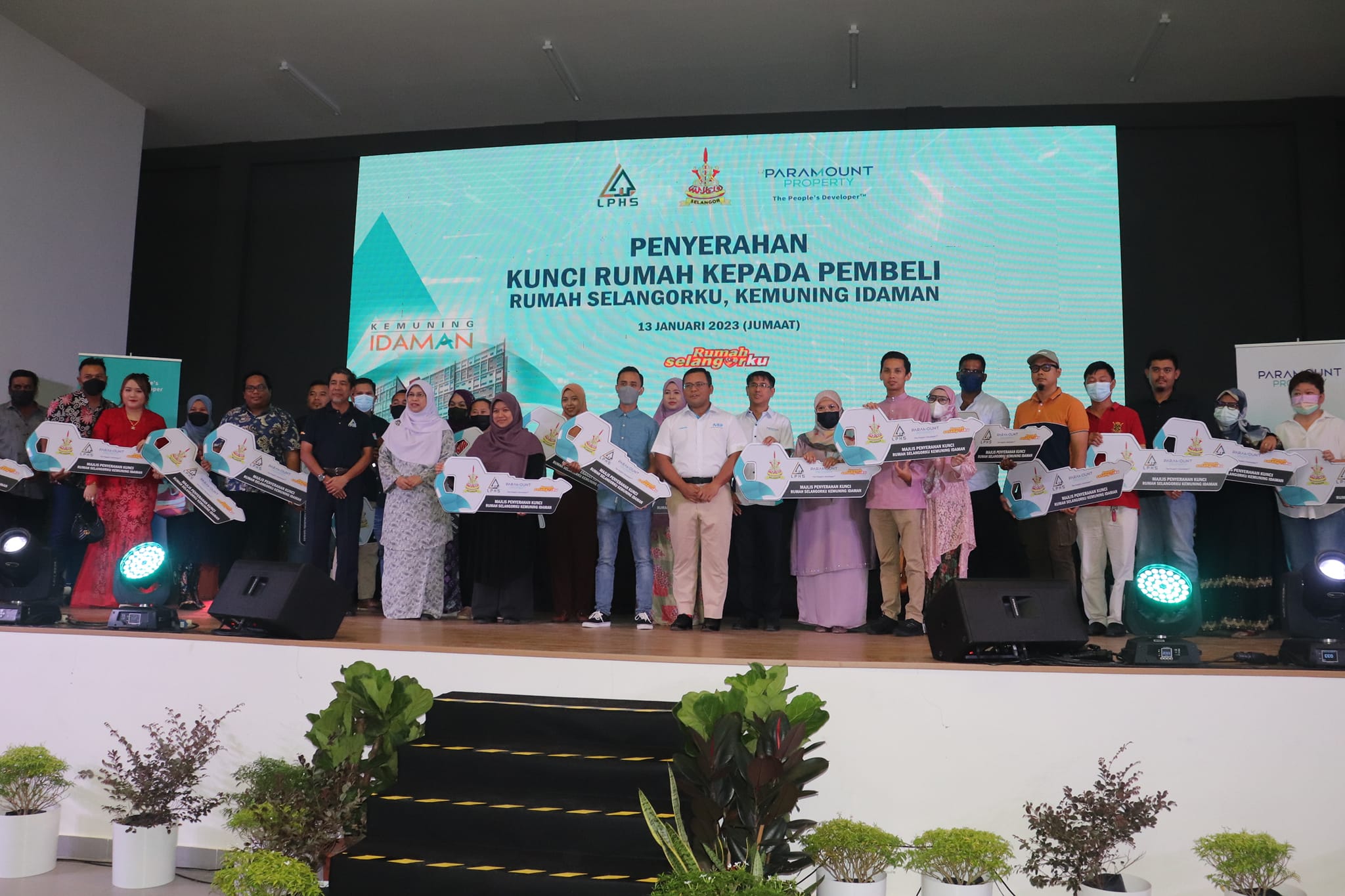 Majlis Penyerahan Kunci kepada pembeli Projek Rumah Selangorku Kemuning Idaman Majlis Penyerahan Kunci kepada pembeli Projek Rumah Selangorku Kemuning Idaman yang disempurnakan oleh YAB Dato’ Menteri Besar Selangor Tarikh : 13 Januari 2023 (Jumaat) M