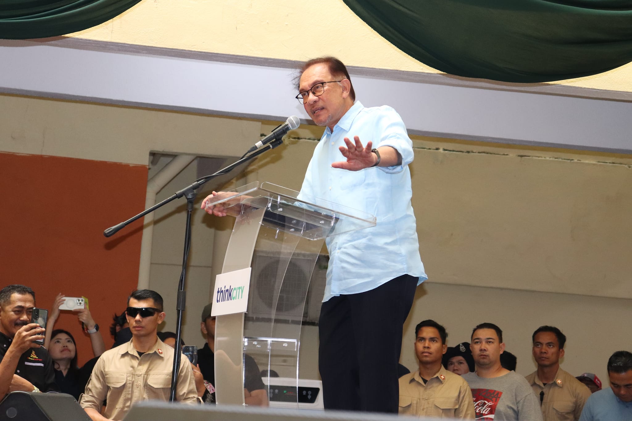 MAJLIS PELANCARAN PROGRAM KITA-UNTUK-KITA (K2K) DISEMPURNAKAN OLEH YAB DATO' SERI ANWAR BIN IBRAHIM MAJLIS PELANCARAN PROGRAM KITA-UNTUK-KITA (K2K) DISEMPURNAKAN OLEH YAB DATO' SERI ANWAR BIN IBRAHIM, PERDANA MENTERI MALAYSIA TARIKH: 8 APRIL 2023 (SA