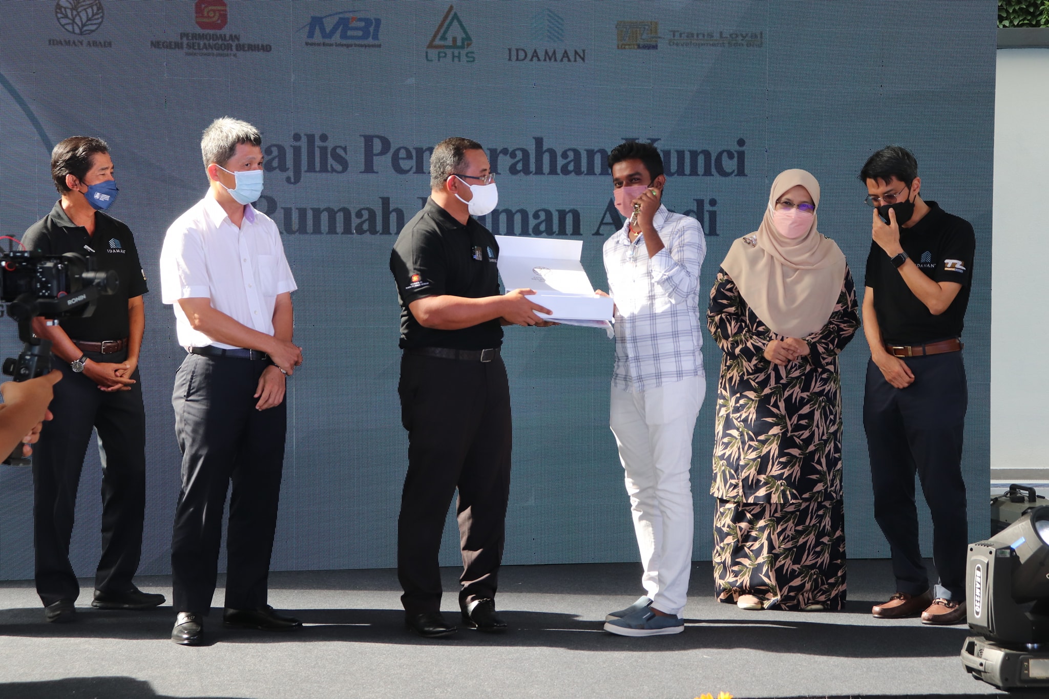 MAJLIS PENYERAHAN KUNCI RUMAH IDAMAN ABADI, KAJANG 2 MUKIM SEMENYIH, DAERAH HULU LANGAT TARIKH: 24 JUN 2022 (JUMAAT) MASA: 3.00 PETANG TEMPAT: RUMAH KELAB, PANGSAPURI IDAMAN ABADI PERSIARAN TROPICANA HEIGHTS SEMENYIH, SELANGOR