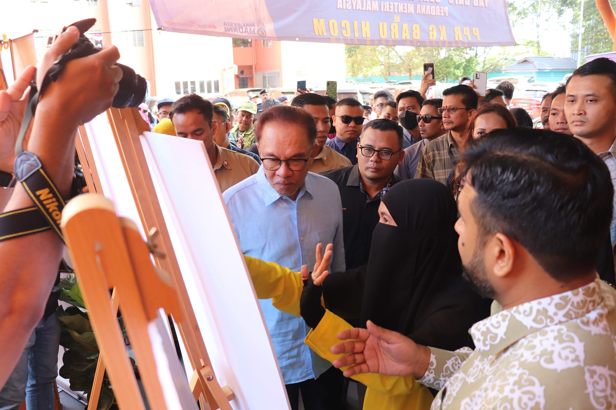 MAJLIS PELANCARAN PROGRAM KITA-UNTUK-KITA (K2K) DISEMPURNAKAN OLEH YAB DATO' SERI ANWAR BIN IBRAHIM MAJLIS PELANCARAN PROGRAM KITA-UNTUK-KITA (K2K) DISEMPURNAKAN OLEH YAB DATO' SERI ANWAR BIN IBRAHIM, PERDANA MENTERI MALAYSIA TARIKH: 8 APRIL 2023 (SA