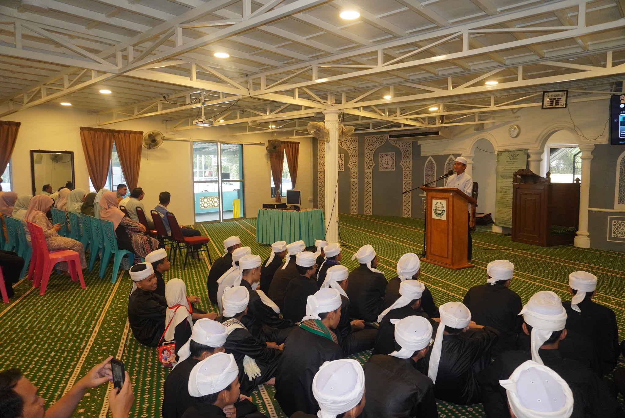 Majlis Penyerahan Komputer Terpakai LPHS Kepada Darul Quran Wal Hadith Majlis Penyerahan Komputer Terpakai LPHS Kepada Darul Quran Wal Hadith Bukit Badong, Kampung Bukit Badong, 45600 Bestari Jaya, Selangor Darul Ehsan