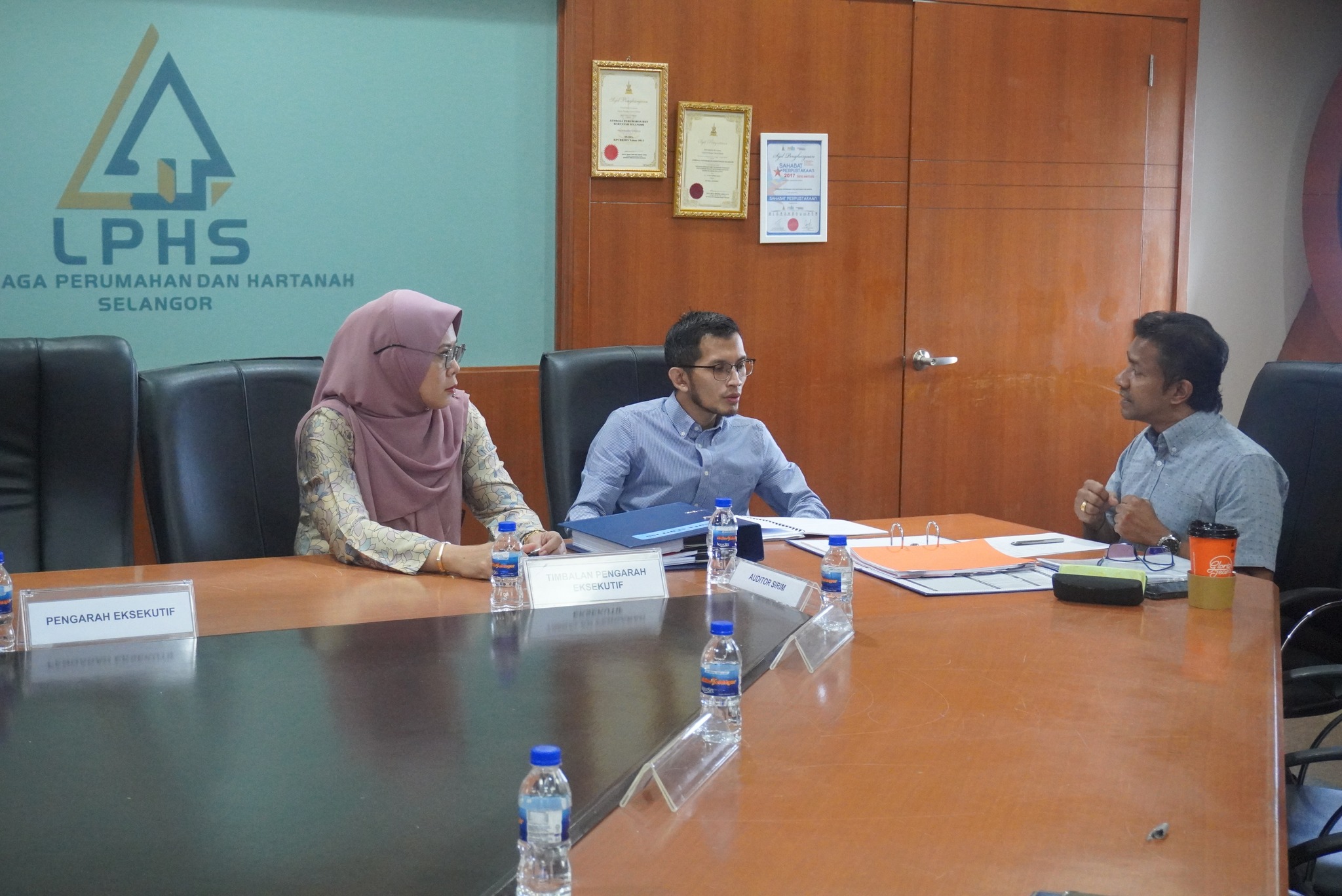 Pelaksanaan Audit Pensijilan Semula MS ISO 9001 : 2015 LPHS Pelaksanaan Audit Pensijilan Semula MS ISO 9001 : 2015 Lembaga Perumahan dan Hartanah Selangor oleh Tetuan SIRIM QAS International Sdn. Bhd. pada 2 - 3 Oktober 2023.