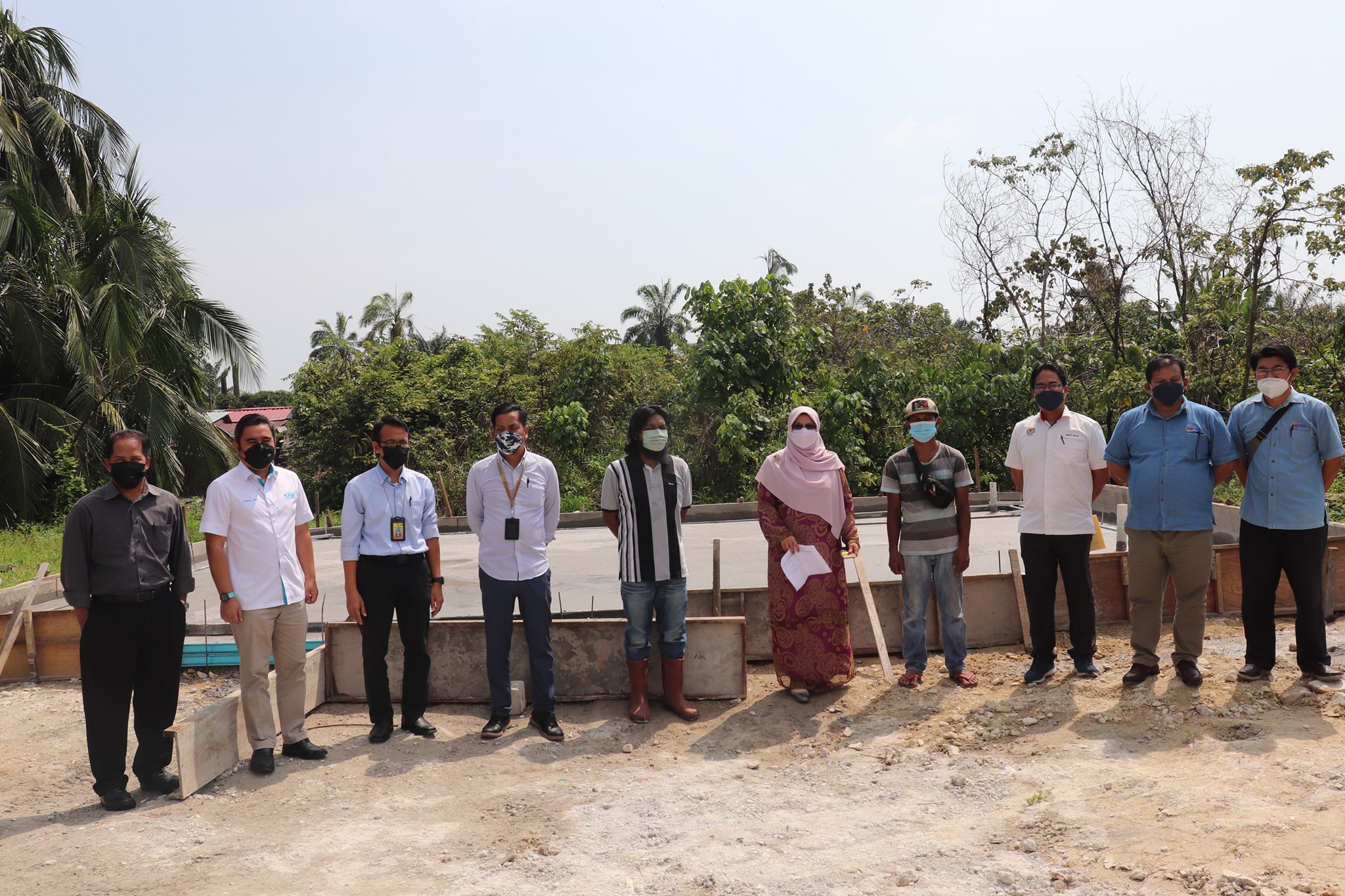 Lawatan Turun Padang Baikpulih Rumah Mangsa Banjir LAWATAN TURUN PADANG BAIKPULIH RUMAH MANGSA BANJIR DAERAH KLANG BERSAMA YANG BERHORMAT PUAN RODZIAH BINTI ISMAIL EXCO PERUMAHAN, KESEJAHTERAAN BANDAR DAN PEMBANGUNAN USAHAWAN NEGERI SELANGOR