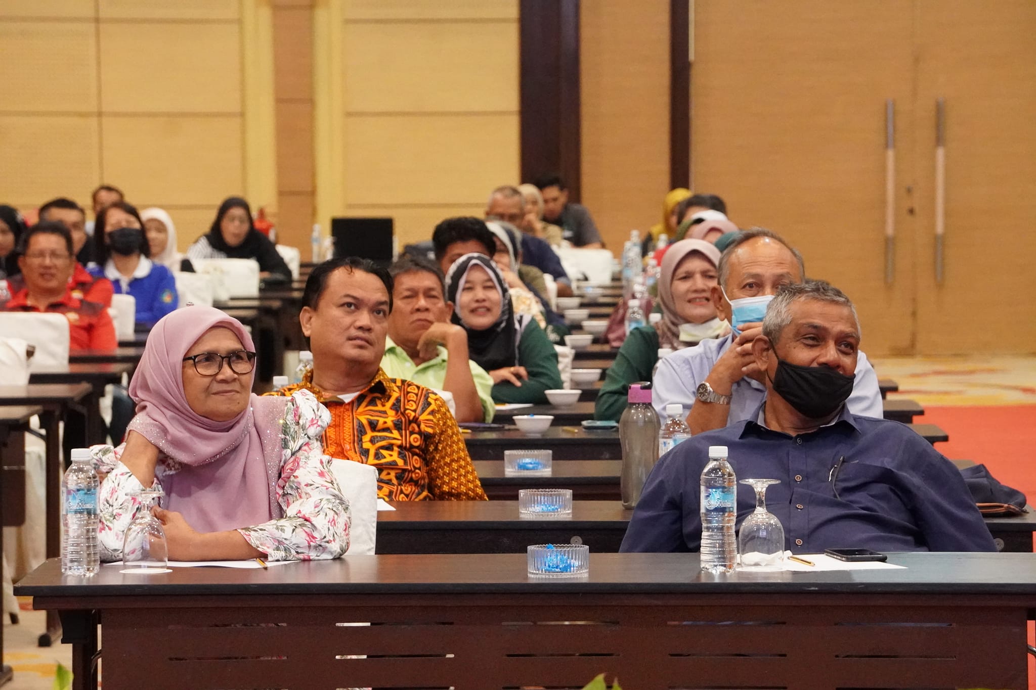 SEMINAR DAN LATIHAN PERTANIAN PESERTA LAMAN HIJAU STRATA 2.0 NEGERI SELANGOR MASA: 8.30 PAGI HINGGA 6.00 PETANG TEMPAT: SHAH ALAM CONVENTION CENTRE (SACC) PERASMIAN PENUTUP OLEH: Y.B. PUAN RODZIAH BINTI ISMAIL EXCO PERUMAHAN, KESEJAHTERAAN BANDAR DAN
