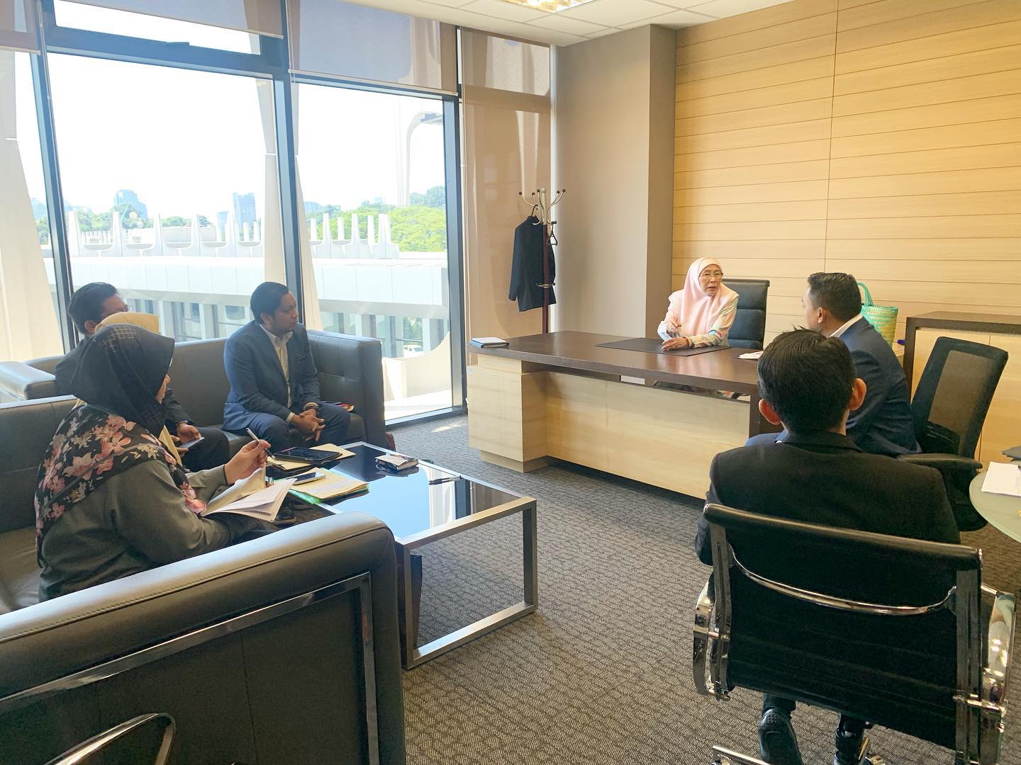 Mesyuarat Bersama YB Exco Perumahan dan YB Dr Wan Azizah, Ahli Parlimen Bandar Tun Razak Mesyuarat Bersama YB Exco Perumahan dan YB Dr Wan Azizah, Ahli Parlimen Bandar Tun Razak