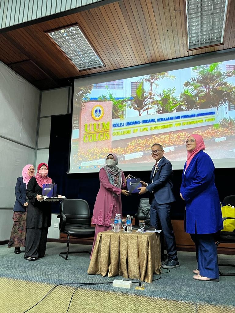 SEISI PERKONGSIAN ALUMNI BERSAMA PELAJAR SOG UNIVERSITI UTARA MALAYSIA (UUM) TAJUK: 1) DASAR PEMBANGUNAN KOMUNITI MELALUI PERUMAHAN YANG LESTARI : KAJIAN KES NEGERI SELANGOR 2) PENGUATKUASAAN PERUMAHAN DI BAWAH LEGISLATIF KERAJAAN NEGERI