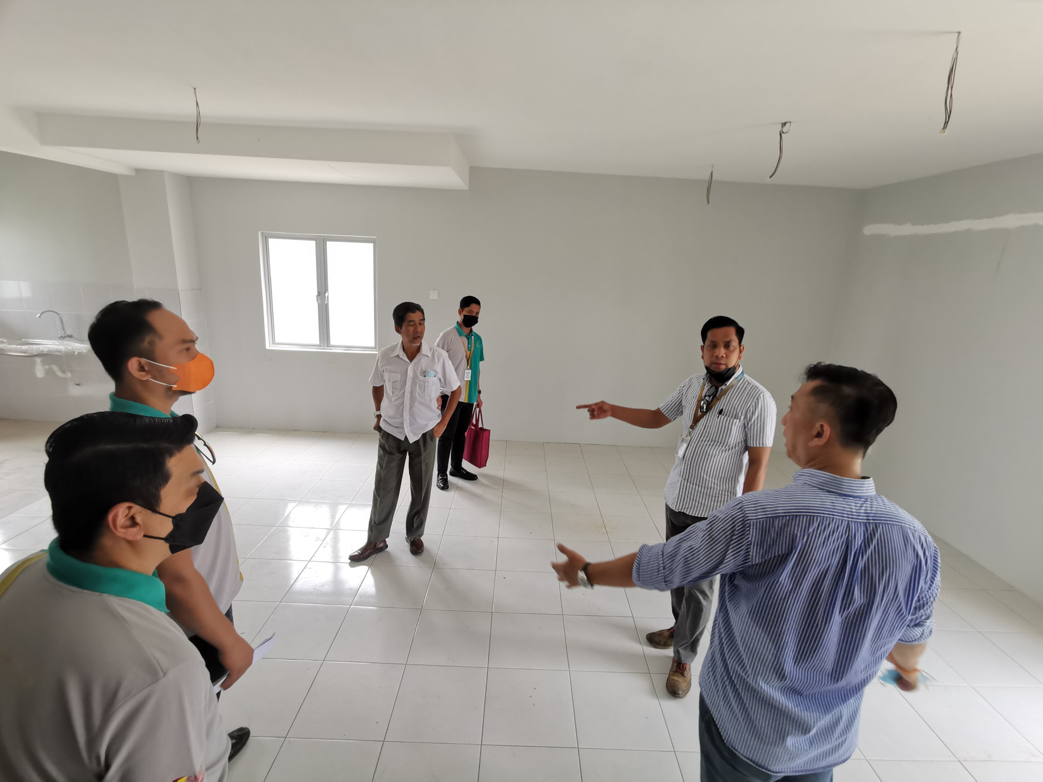 LAWATAN TAPAK BERSAMA PENGARAH EKSEKUTIF LPHS DI DAERAH HULU SELANGOR TARIKH: 2 JUN 2022 (KHAMIS) MASA: 10.00 PAGI TAPAK PROJEK: RUMAH SELANGORKU JENIS C (TERES 2 TINGKAT (15' X 55) DAN JENIS D (TERES 2 TINGKAT (20' X 60') TAMAN PINGGIRAN KKB, SEKSYE