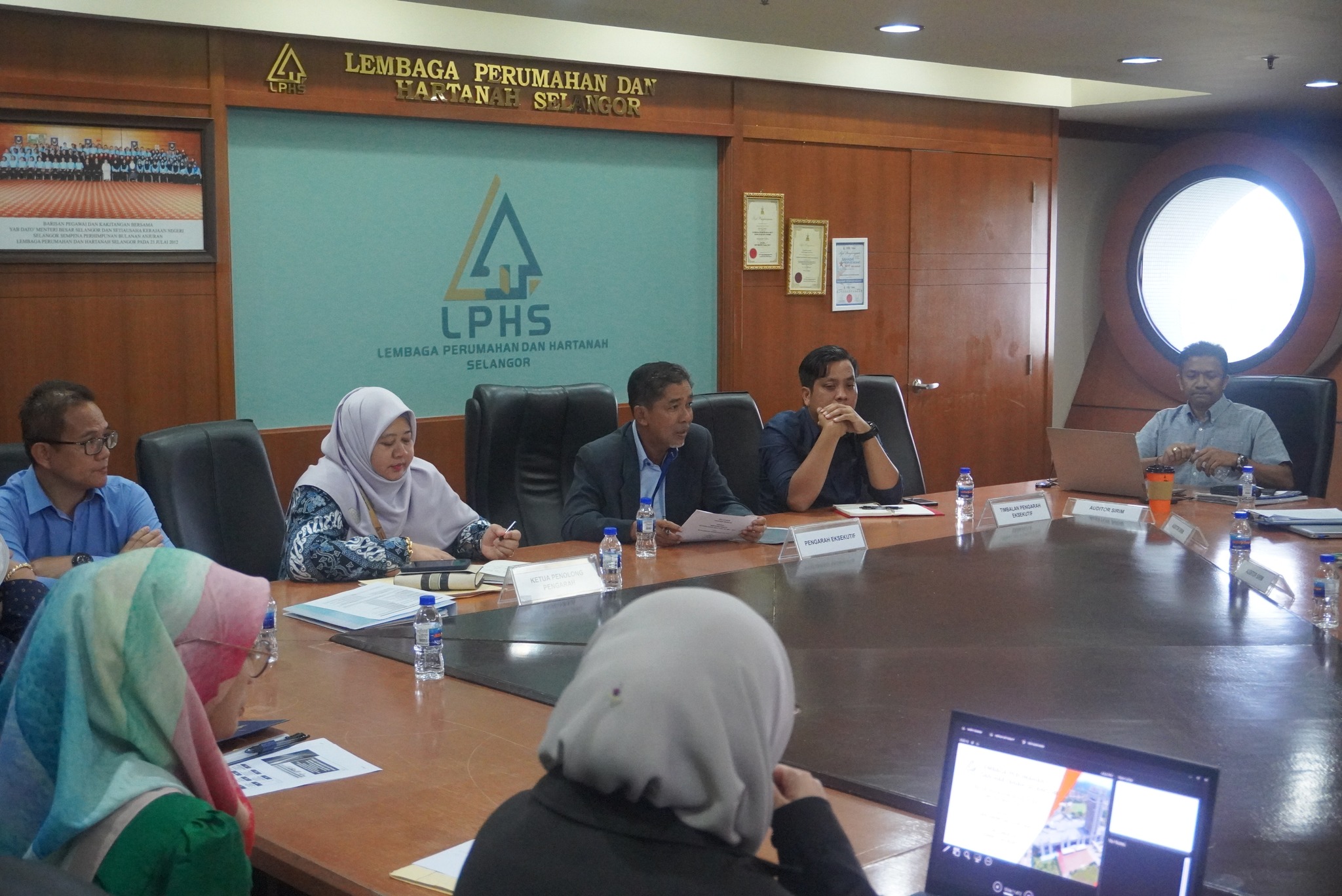 Pelaksanaan Audit Pensijilan Semula MS ISO 9001 : 2015 LPHS Pelaksanaan Audit Pensijilan Semula MS ISO 9001 : 2015 Lembaga Perumahan dan Hartanah Selangor oleh Tetuan SIRIM QAS International Sdn. Bhd. pada 2 - 3 Oktober 2023.