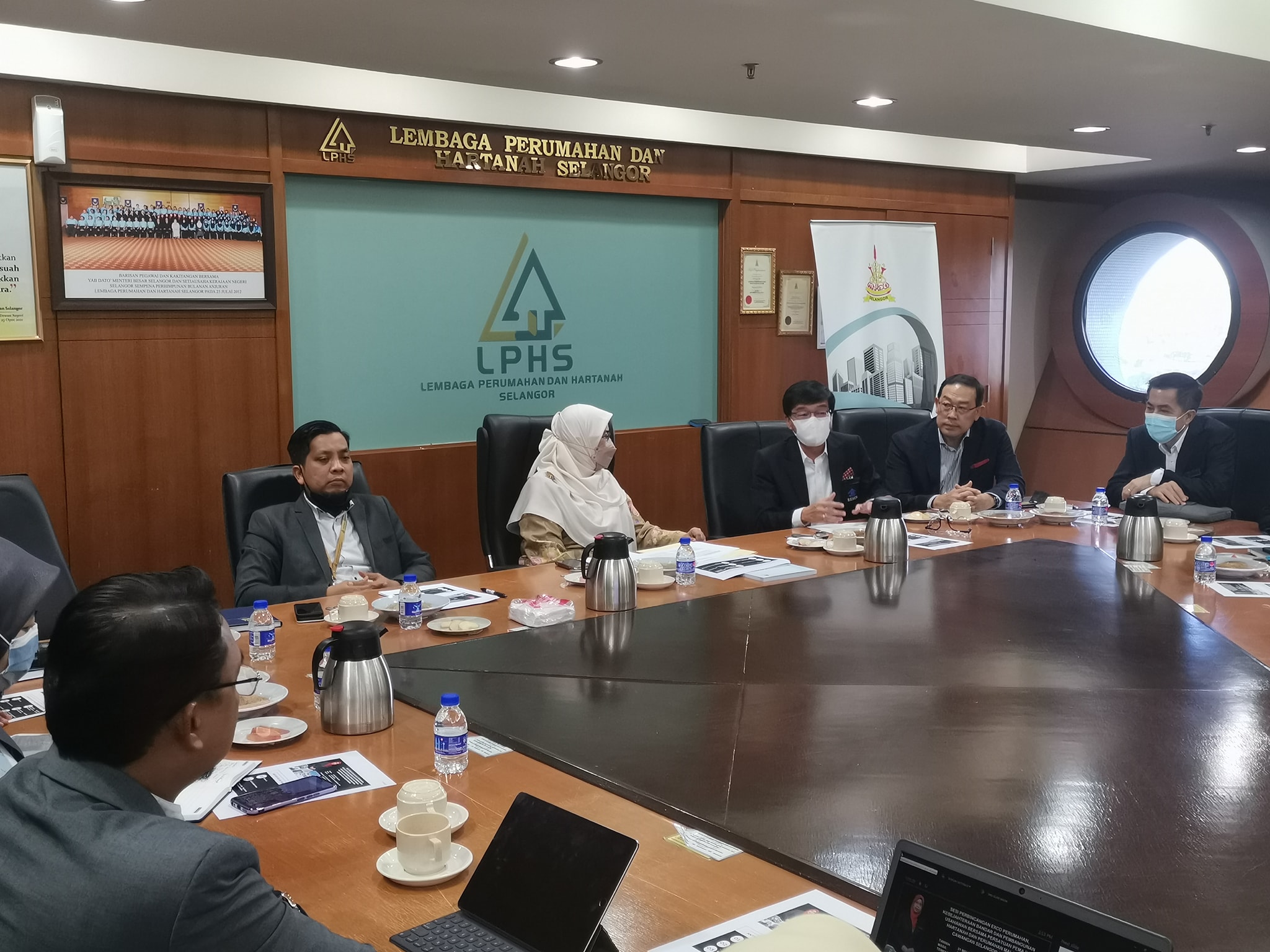 PERBINCANGAN EXCO BERSAMA REHDA SESI PERBINCANGAN EXCO PERUMAHAN, KESEJAHTERAAN BANDAR DAN PEMBANGUNAN USAHAWAN BERSAMA PERSATUAN PEMAJU HARTANAH DAN PERUMAHAN MALAYSIA CAWANGAN SELANGOR (REHDA)