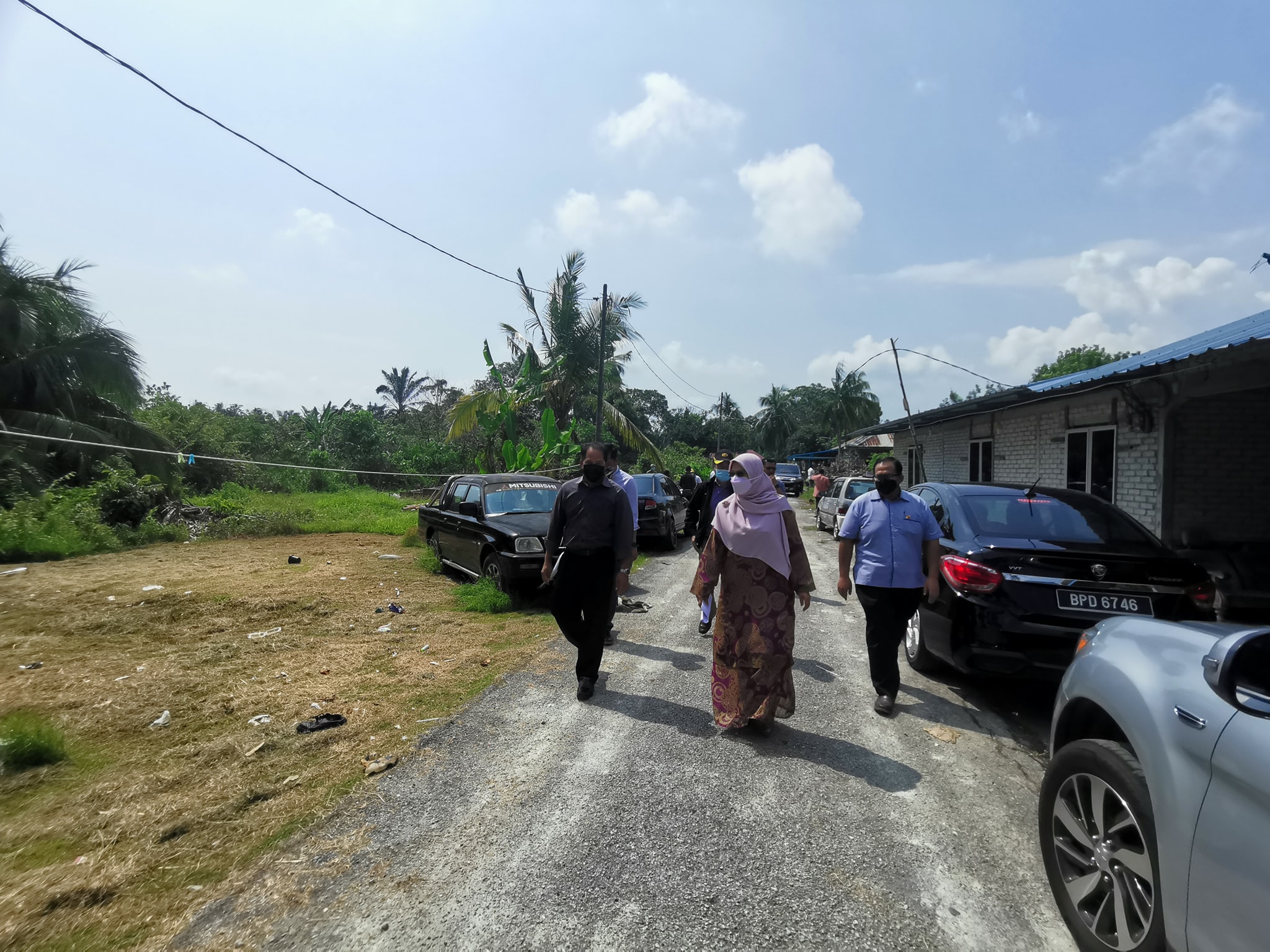 Lawatan Turun Padang Baikpulih Rumah Mangsa Banjir LAWATAN TURUN PADANG BAIKPULIH RUMAH MANGSA BANJIR DAERAH KLANG BERSAMA YANG BERHORMAT PUAN RODZIAH BINTI ISMAIL EXCO PERUMAHAN, KESEJAHTERAAN BANDAR DAN PEMBANGUNAN USAHAWAN NEGERI SELANGOR